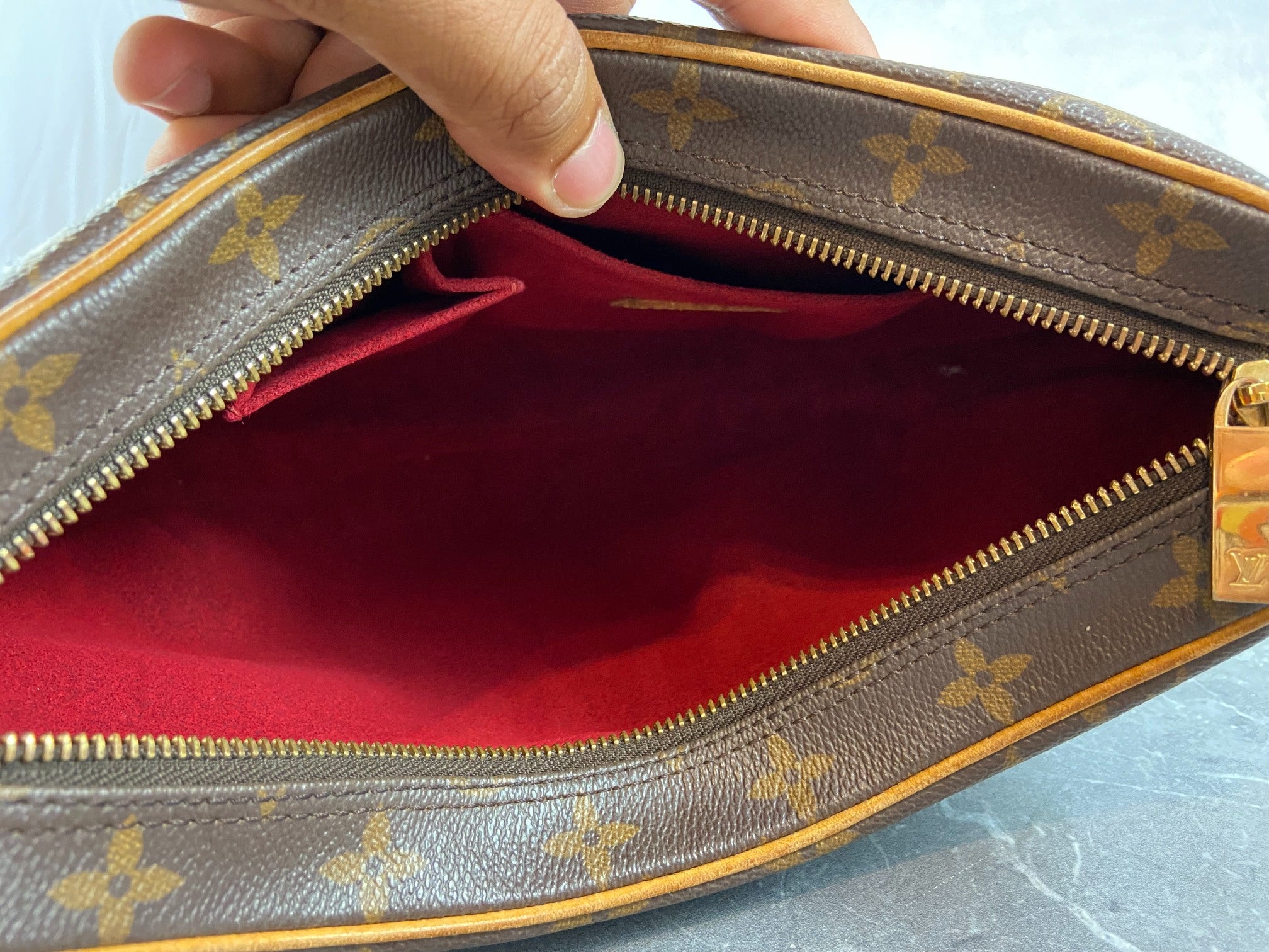 Louis Vuitton Croissant MM Hobo Bag Monogram Canvas