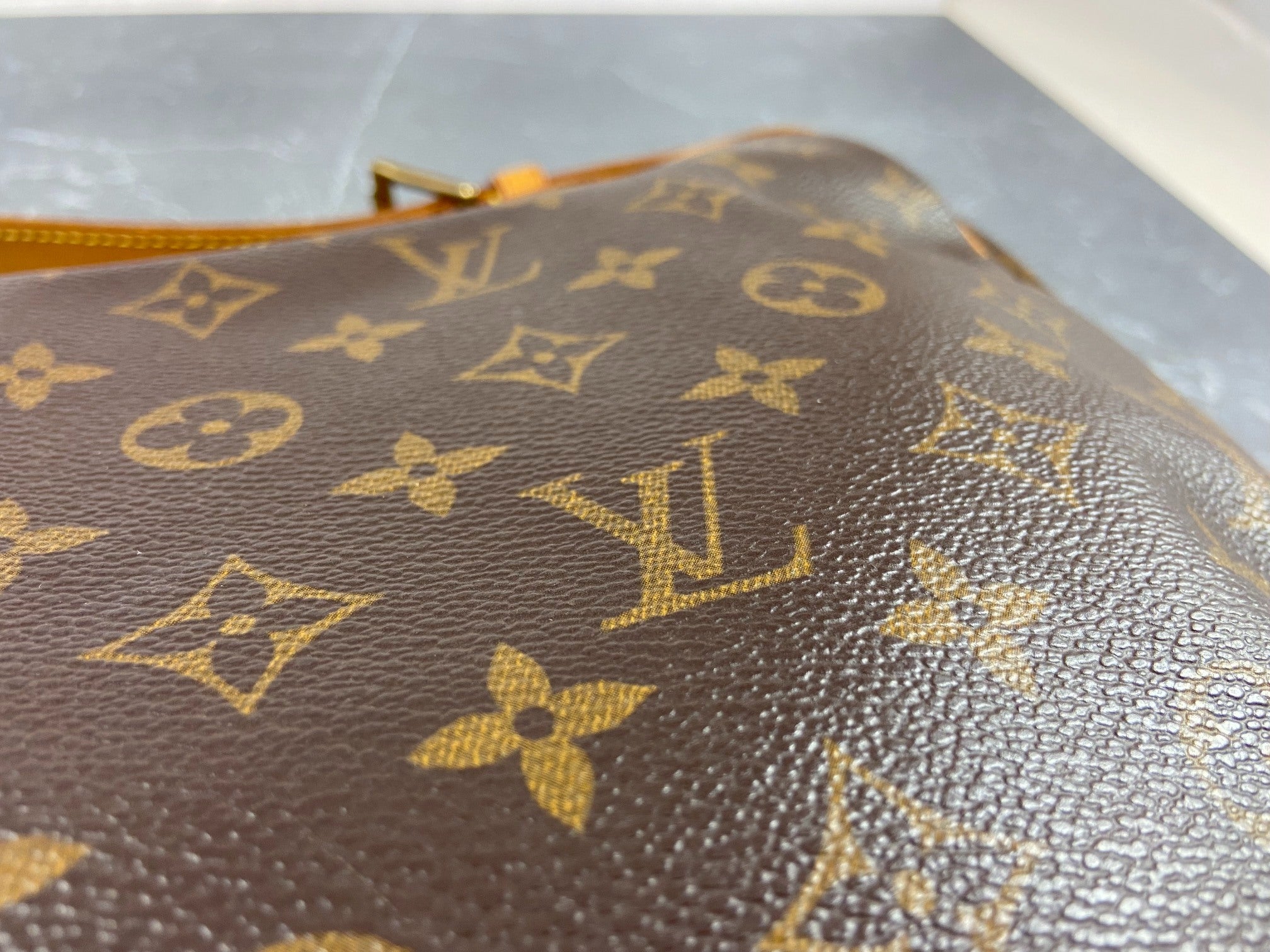 Louis Vuitton Croissant MM Hobo Bag Monogram Canvas
