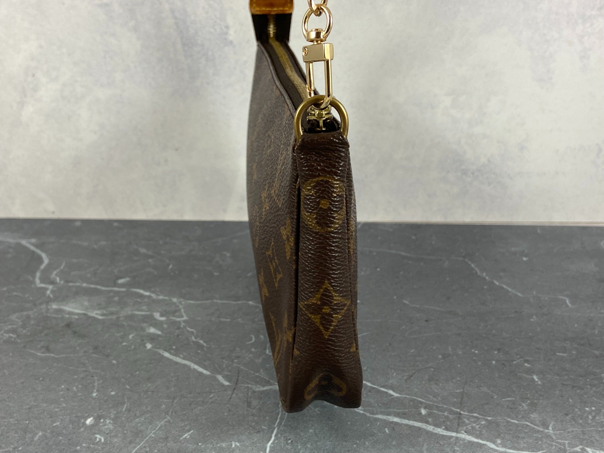 Louis Vuitton Pochette Accessoires Monogram Canvas incl. Dustbag