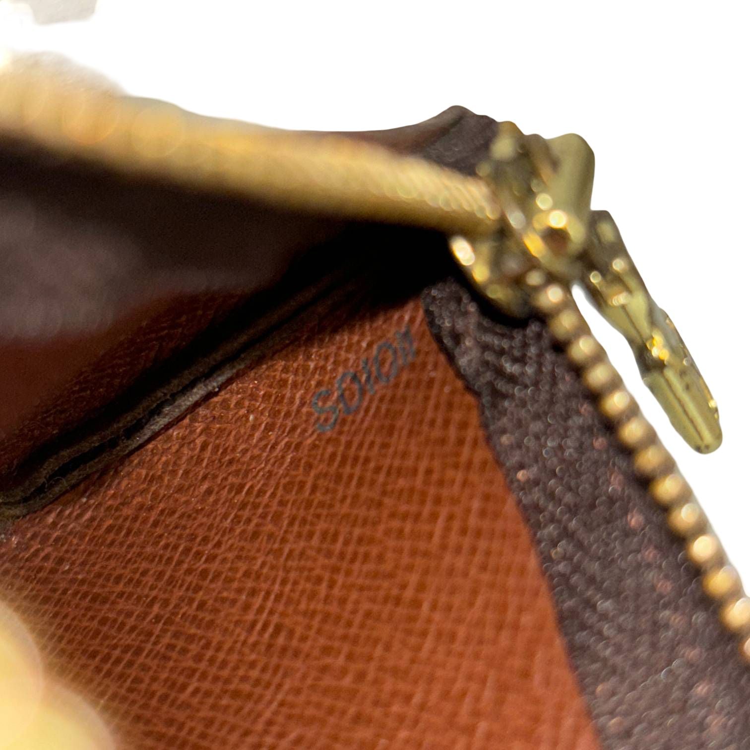 Louis Vuitton Pochette Clés Braun Monogram Canvas