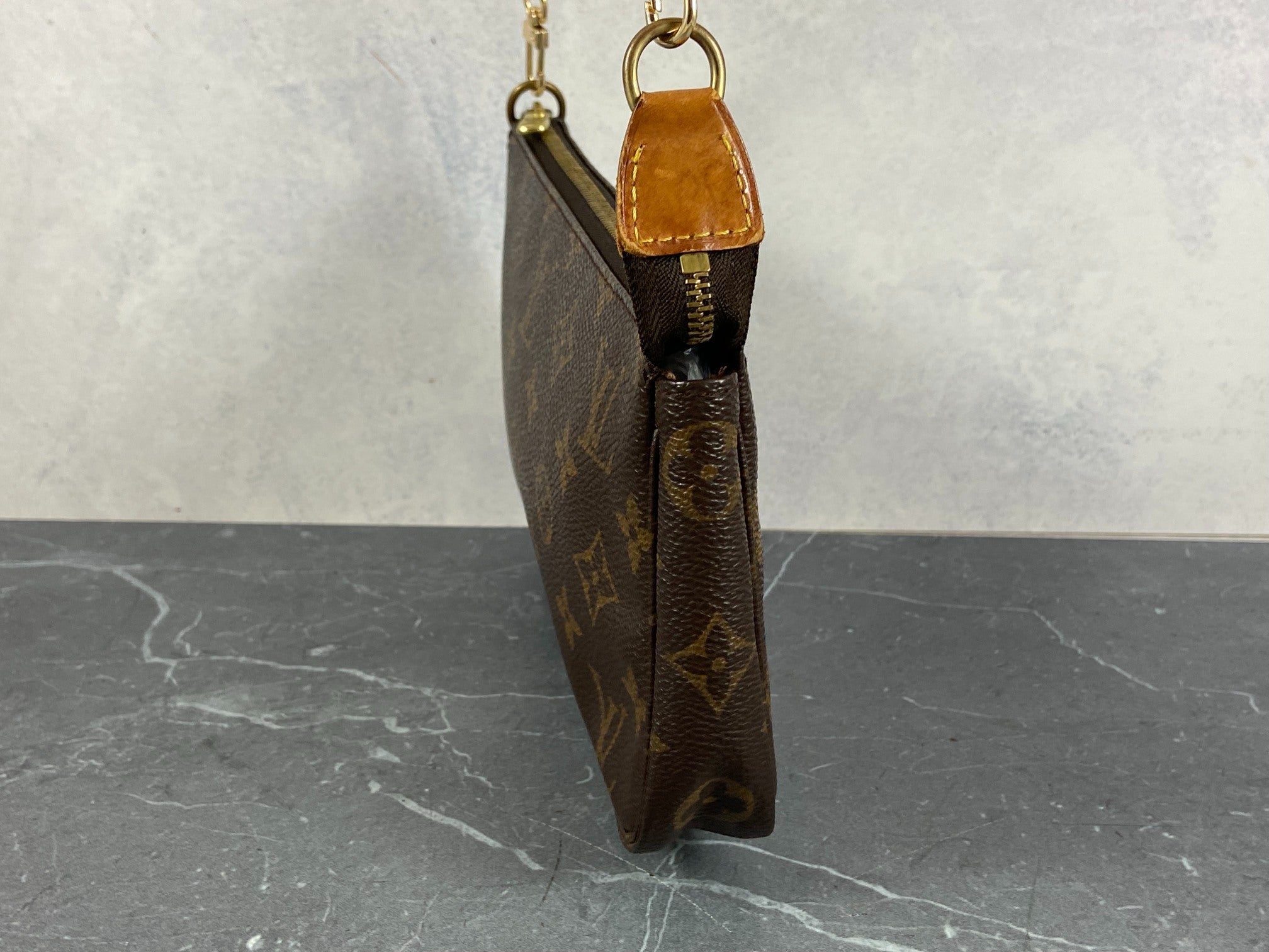 Louis Vuitton Pochette Accessoires Monogram Canvas incl. Dustbag