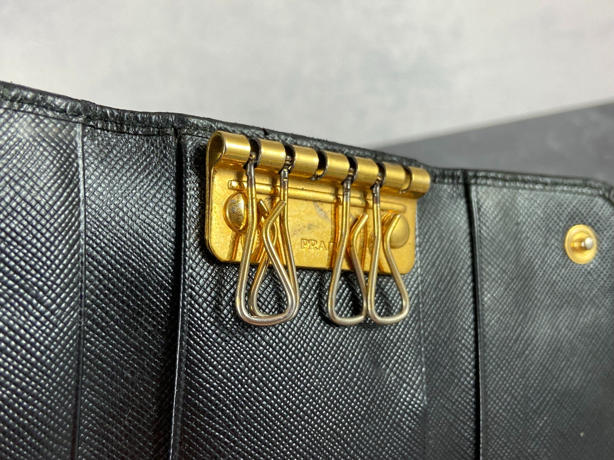 Prada Saffiano 4 Key Holder Black incl. Box