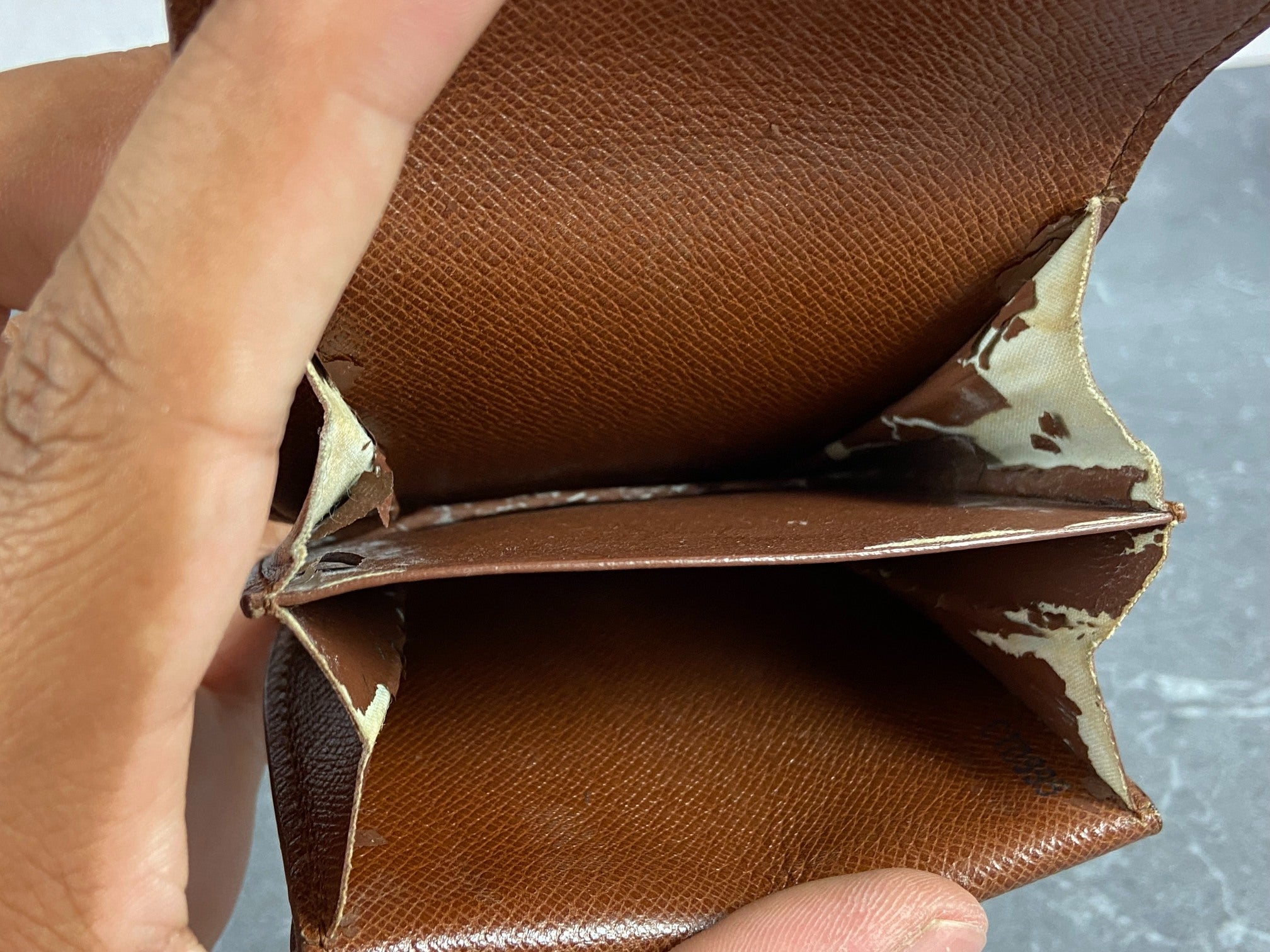 Louis Vuitton Coin Portemonnaie Gousset Monogram Canvas