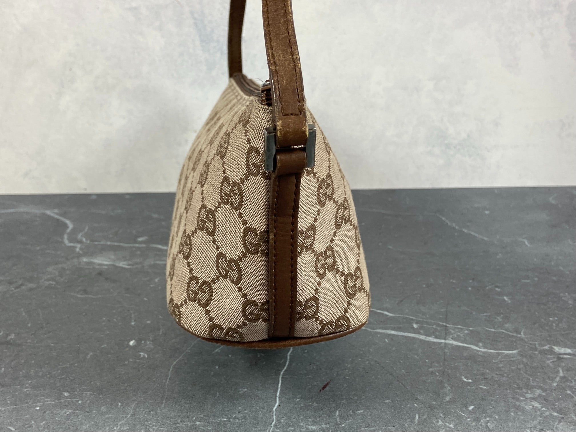 Gucci Banana Boat Accessory Pouch Beige GG Monogram