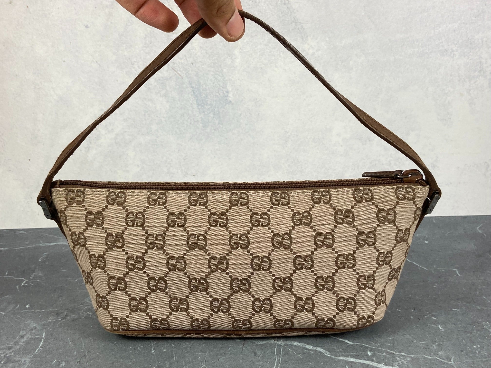 Gucci Banana Boat Accessory Pouch Beige GG Monogram