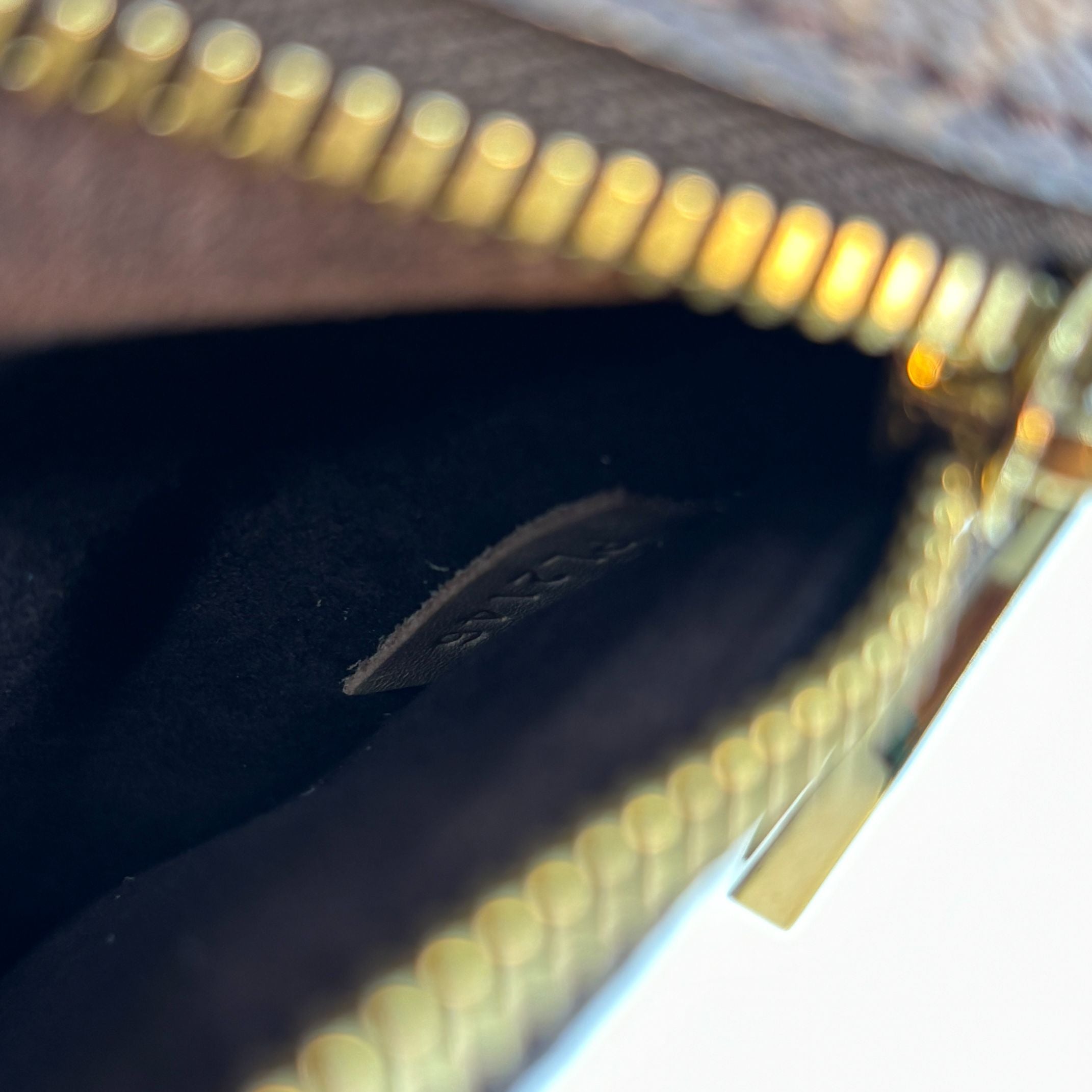 Louis Vuitton Pochette Métis Monogram Canvas