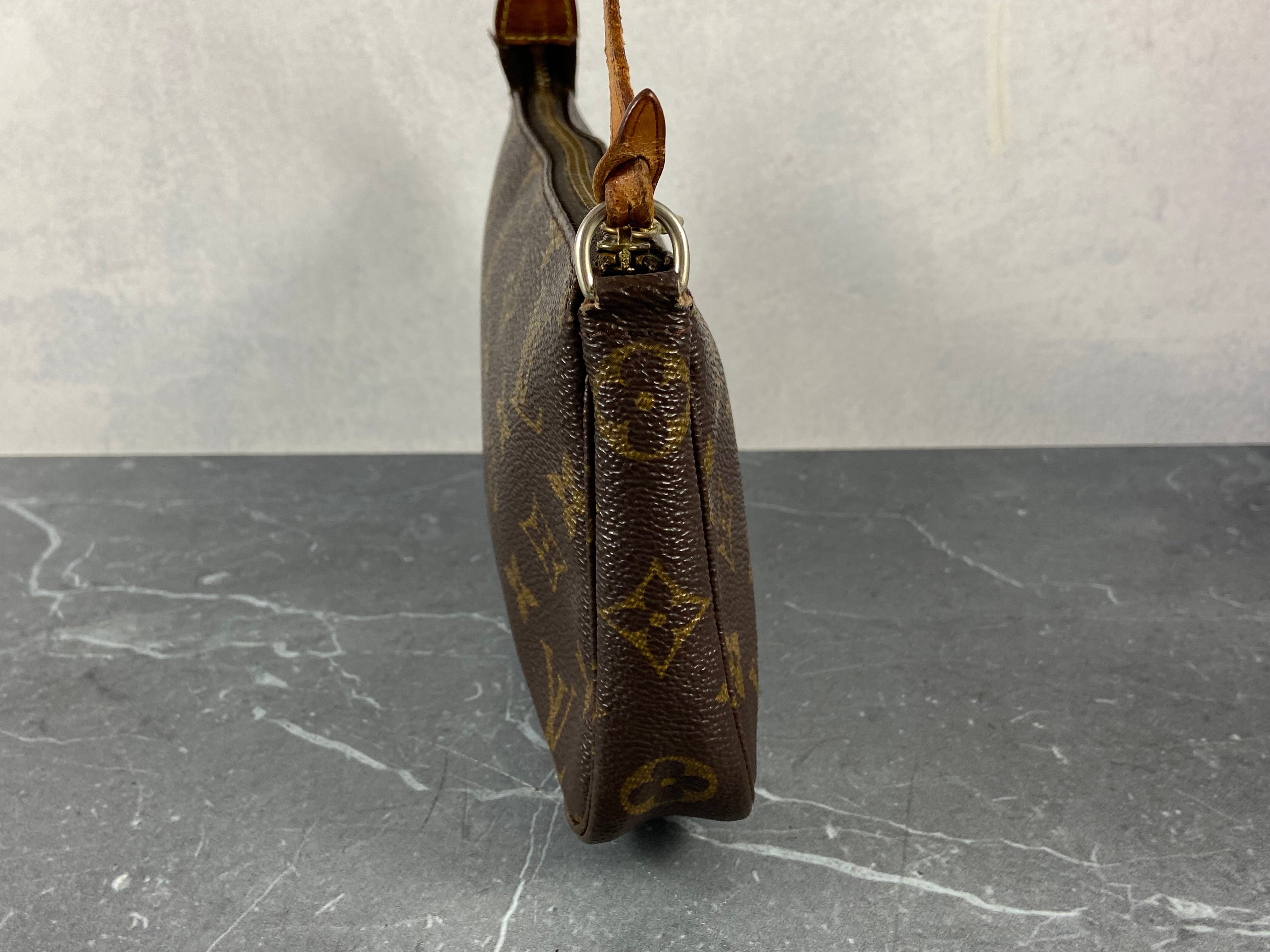 Louis Vuitton Pochette Accessoires Monogram Canvas