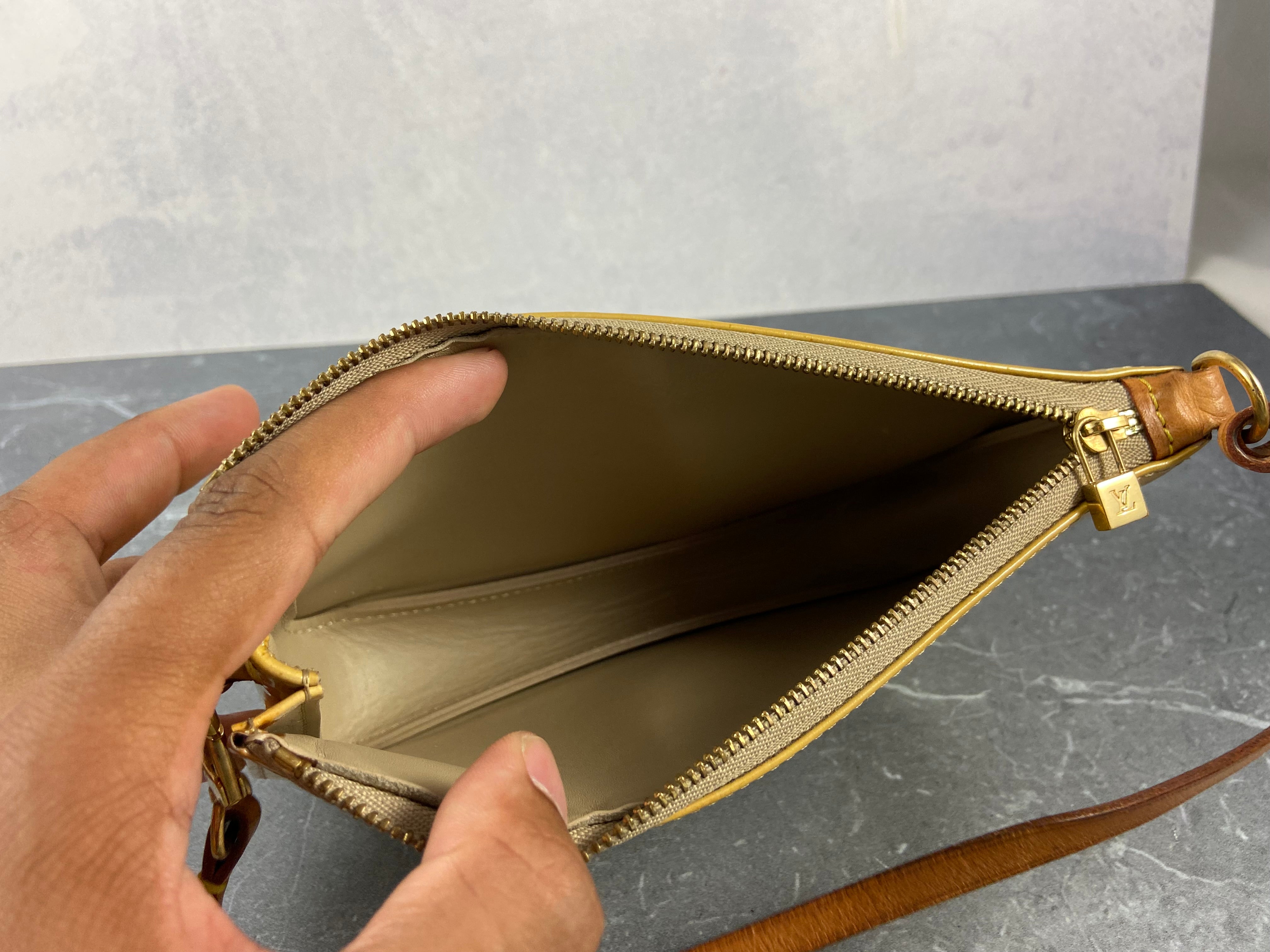 Louis Vuitton Pochette Lexington Yellow Vernis Monogram Leather