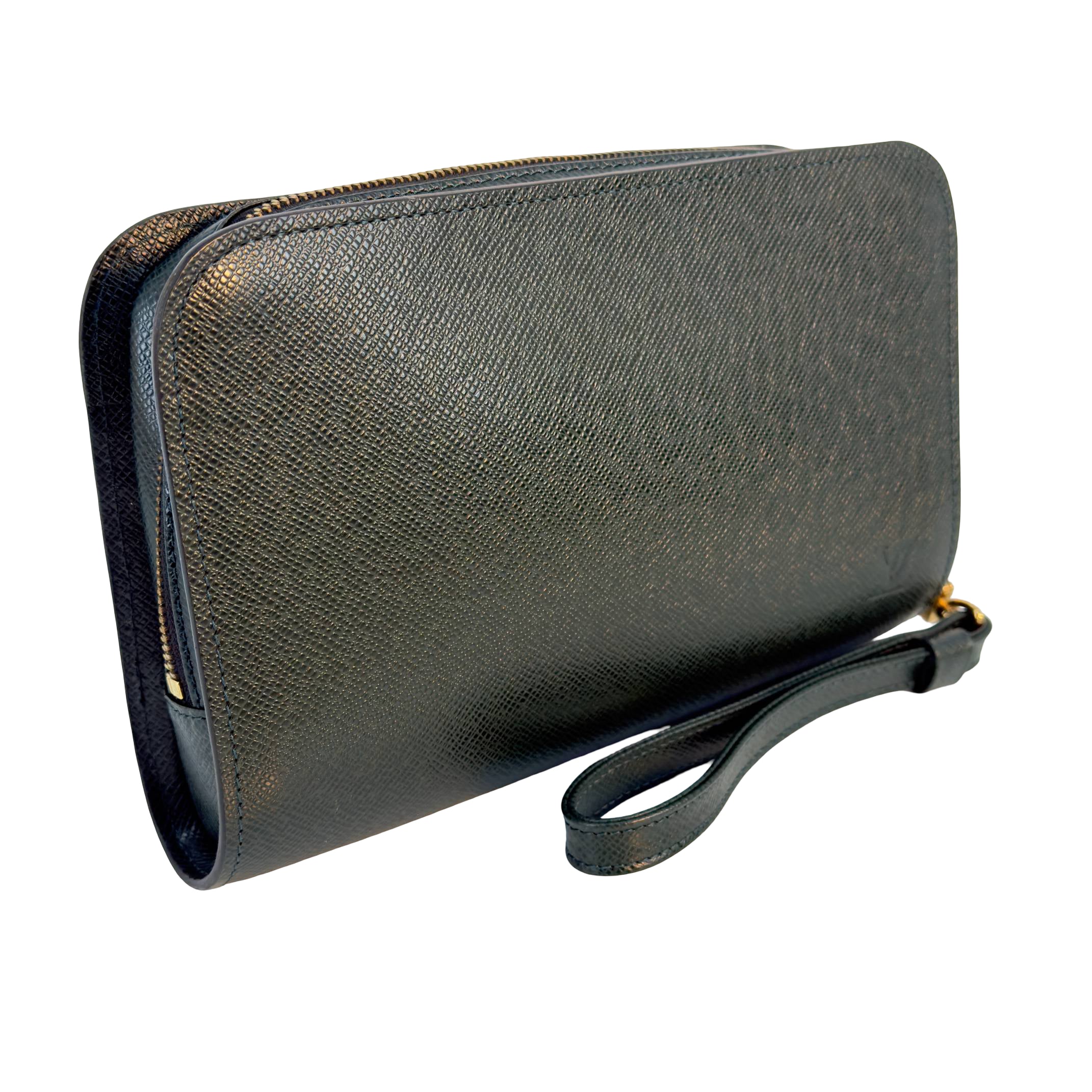 Louis Vuitton Baikal Clutch Grün Taiga Leder