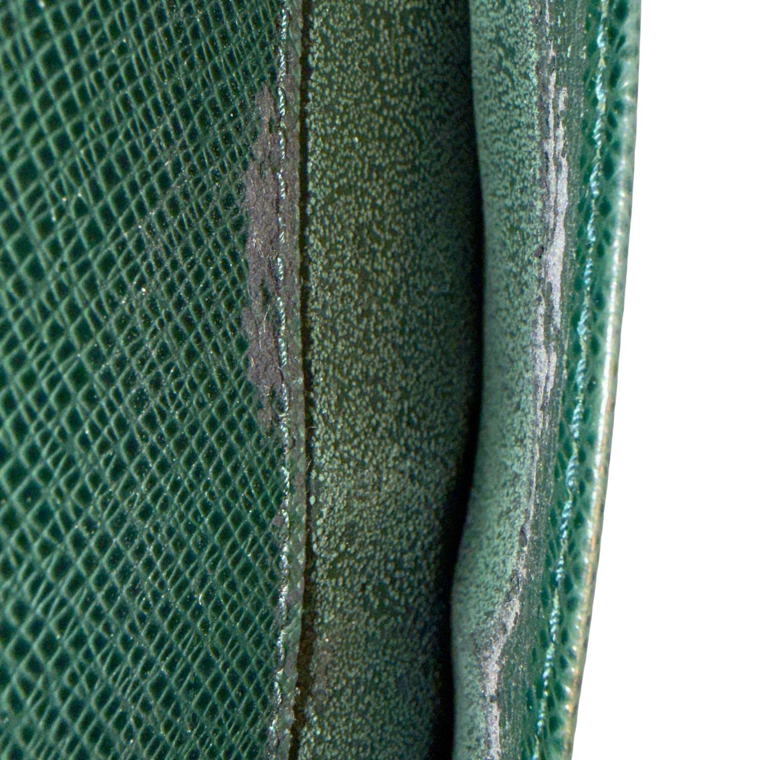 Louis Vuitton Baikal Clutch Grün Taiga Leder