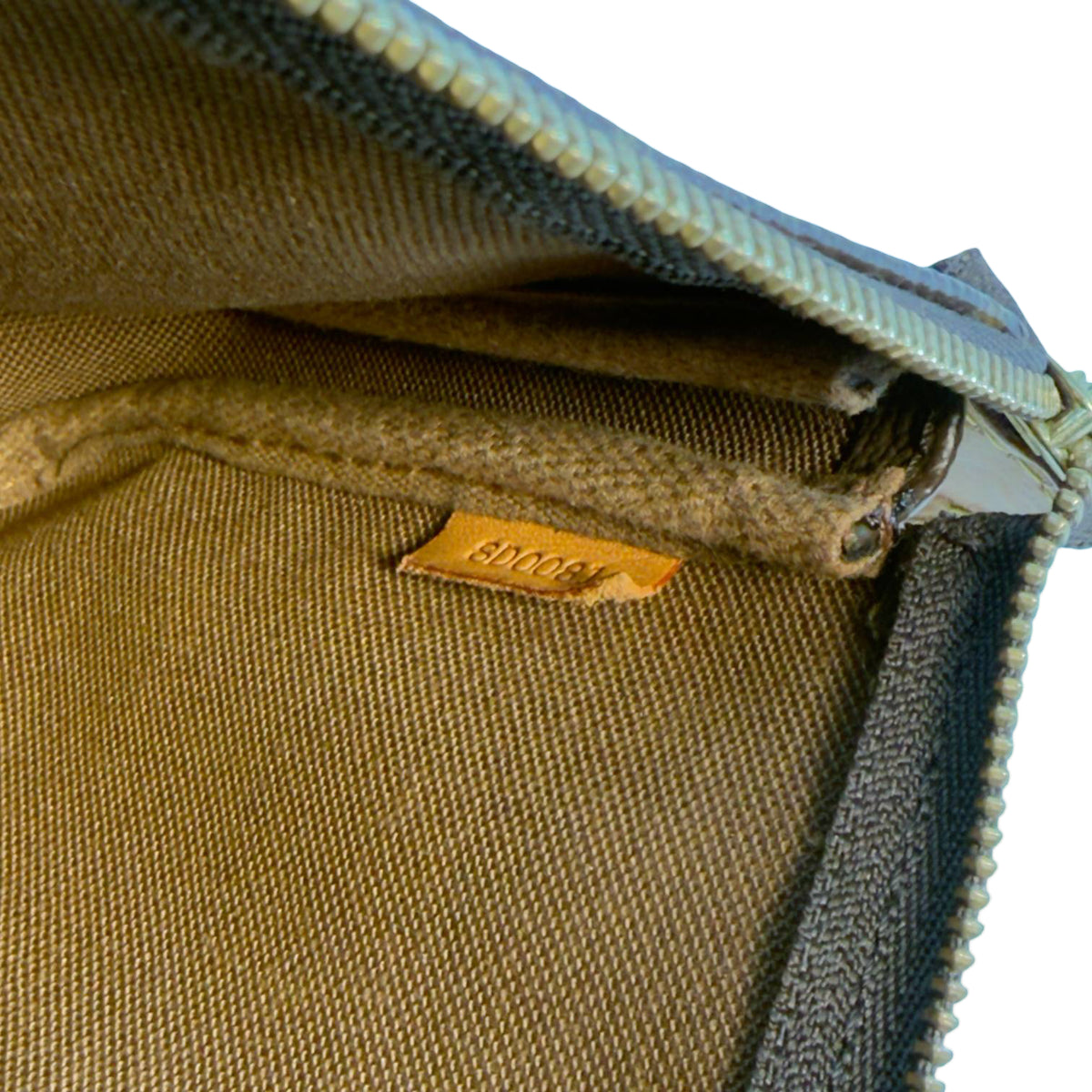 Louis Vuitton Pochette Accessoires Braun Monogram Canvas