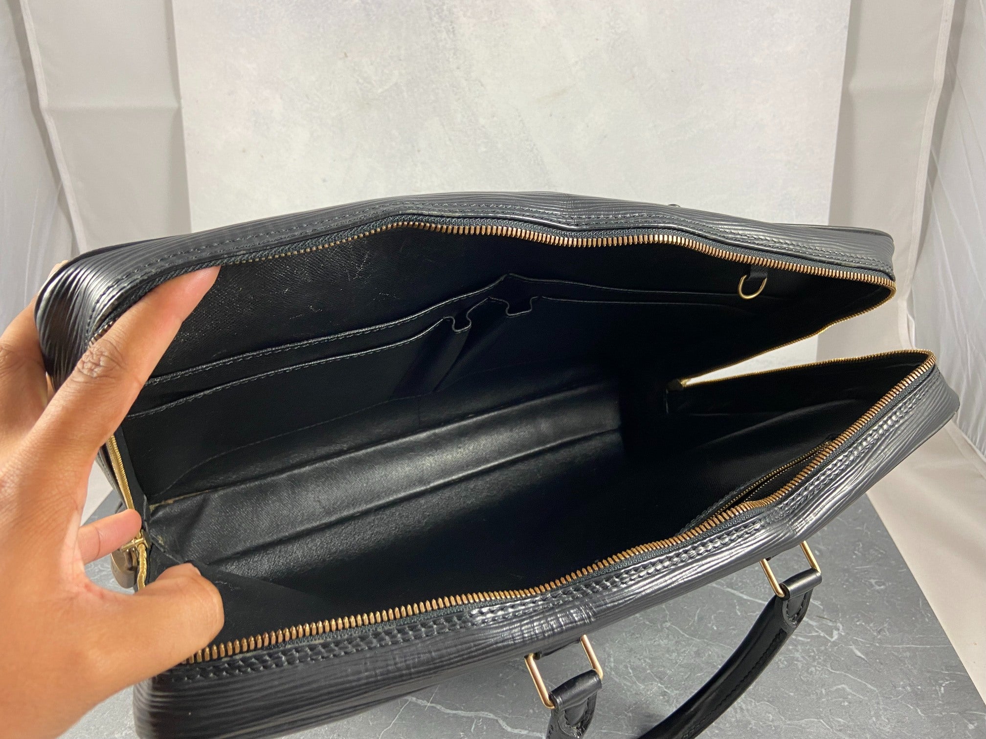 Louis Vuitton Porte Documents Voyage Black Epi Leather