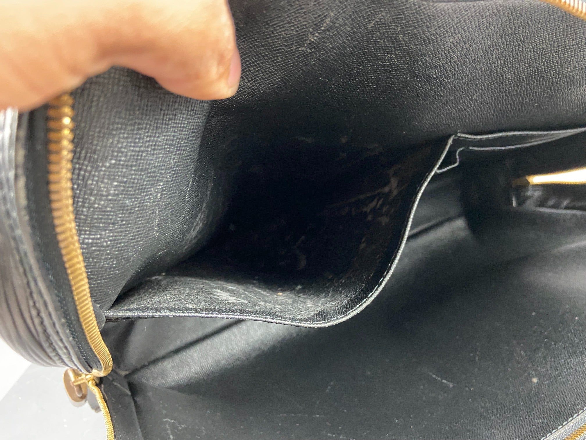 Louis Vuitton Porte Documents Voyage Black Epi Leather