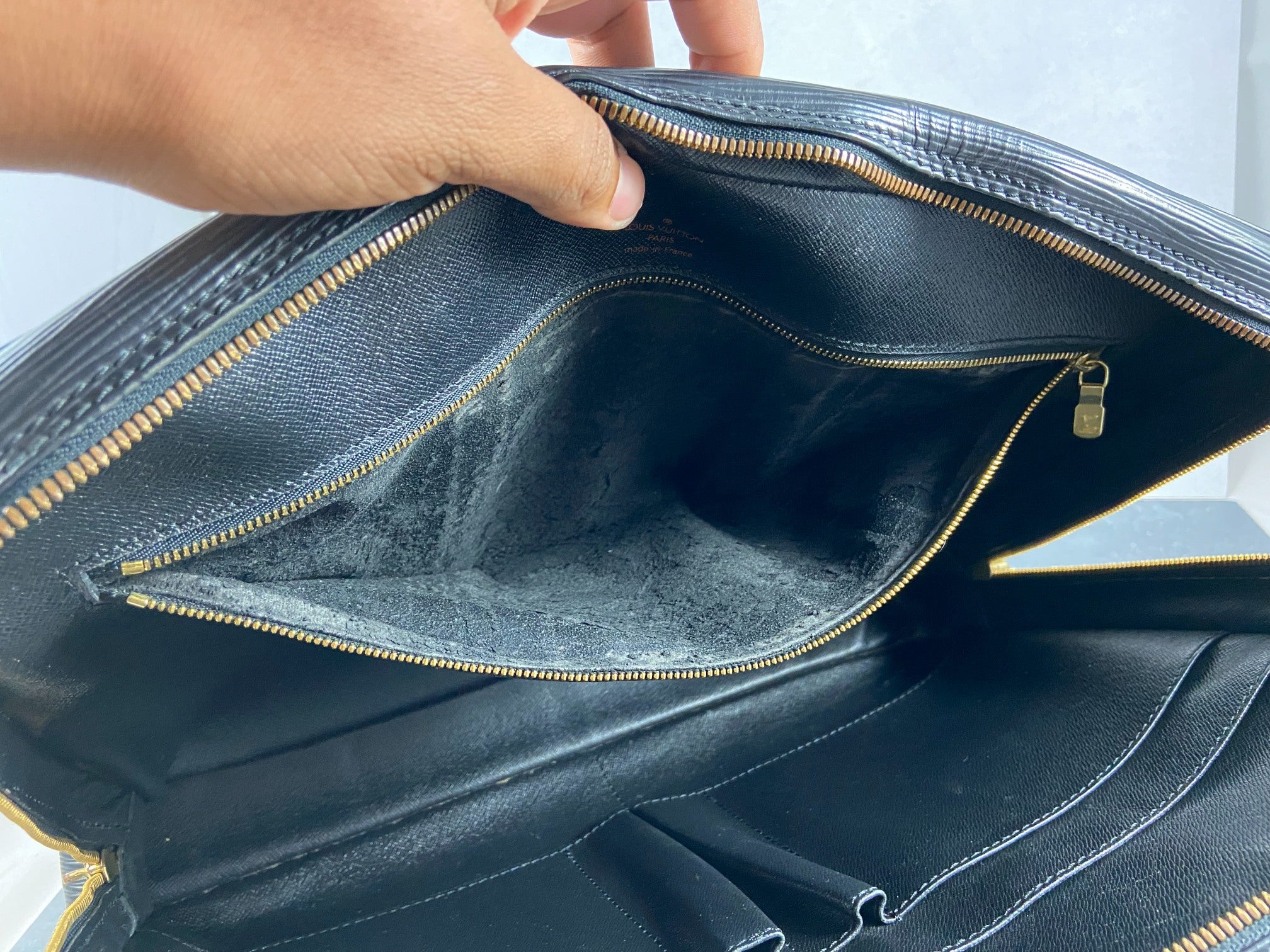 Louis Vuitton Porte Documents Voyage Black Epi Leather