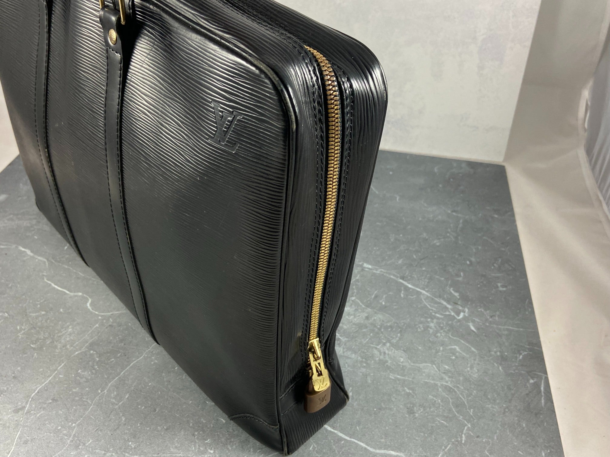 Louis Vuitton Porte Documents Voyage Black Epi Leather