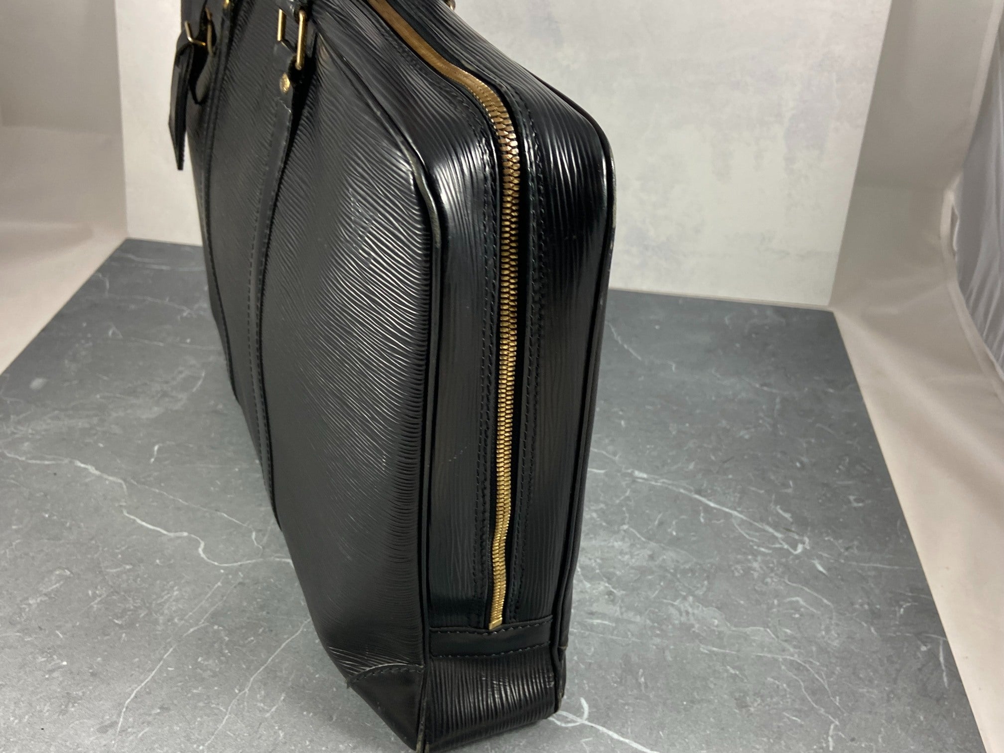 Louis Vuitton Porte Documents Voyage Black Epi Leather