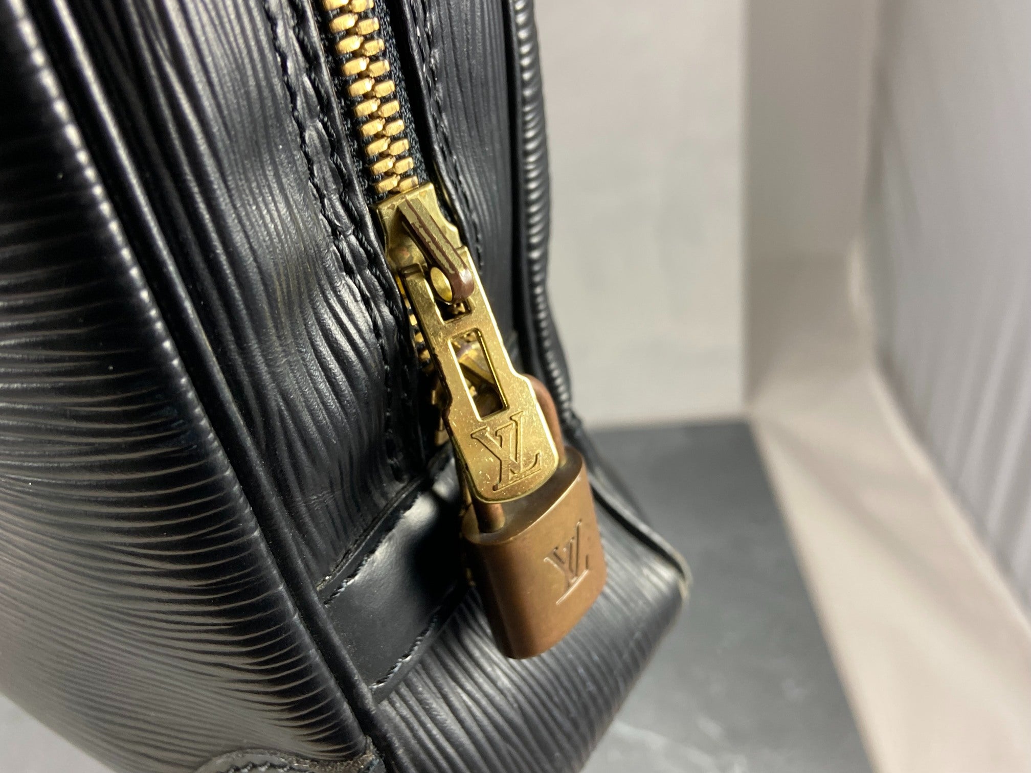 Louis Vuitton Porte Documents Voyage Black Epi Leather