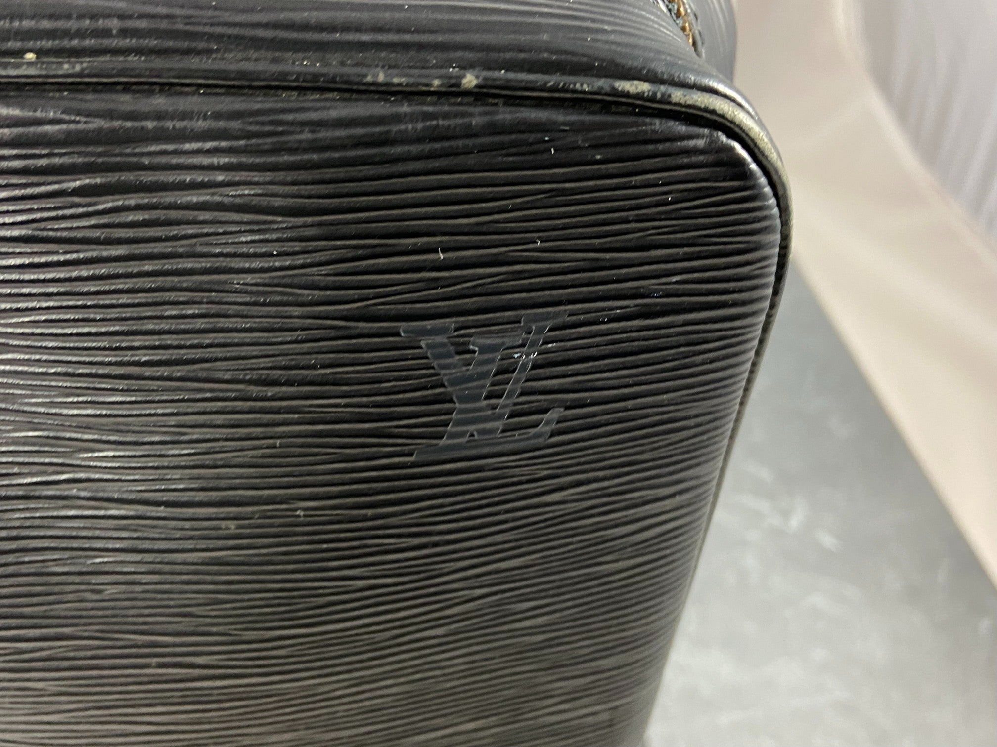 Louis Vuitton Porte Documents Voyage Black Epi Leather