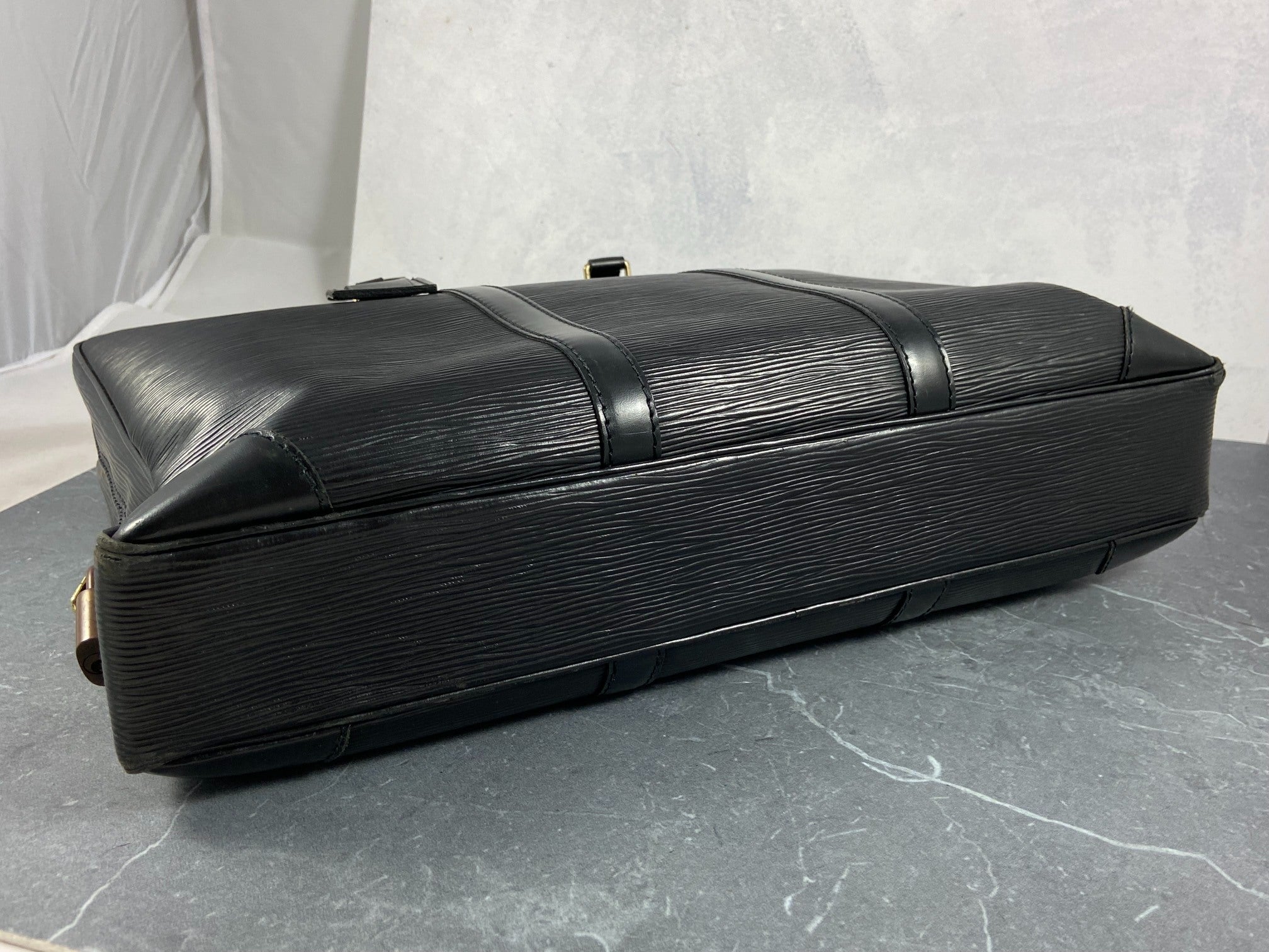 Louis Vuitton Porte Documents Voyage Black Epi Leather