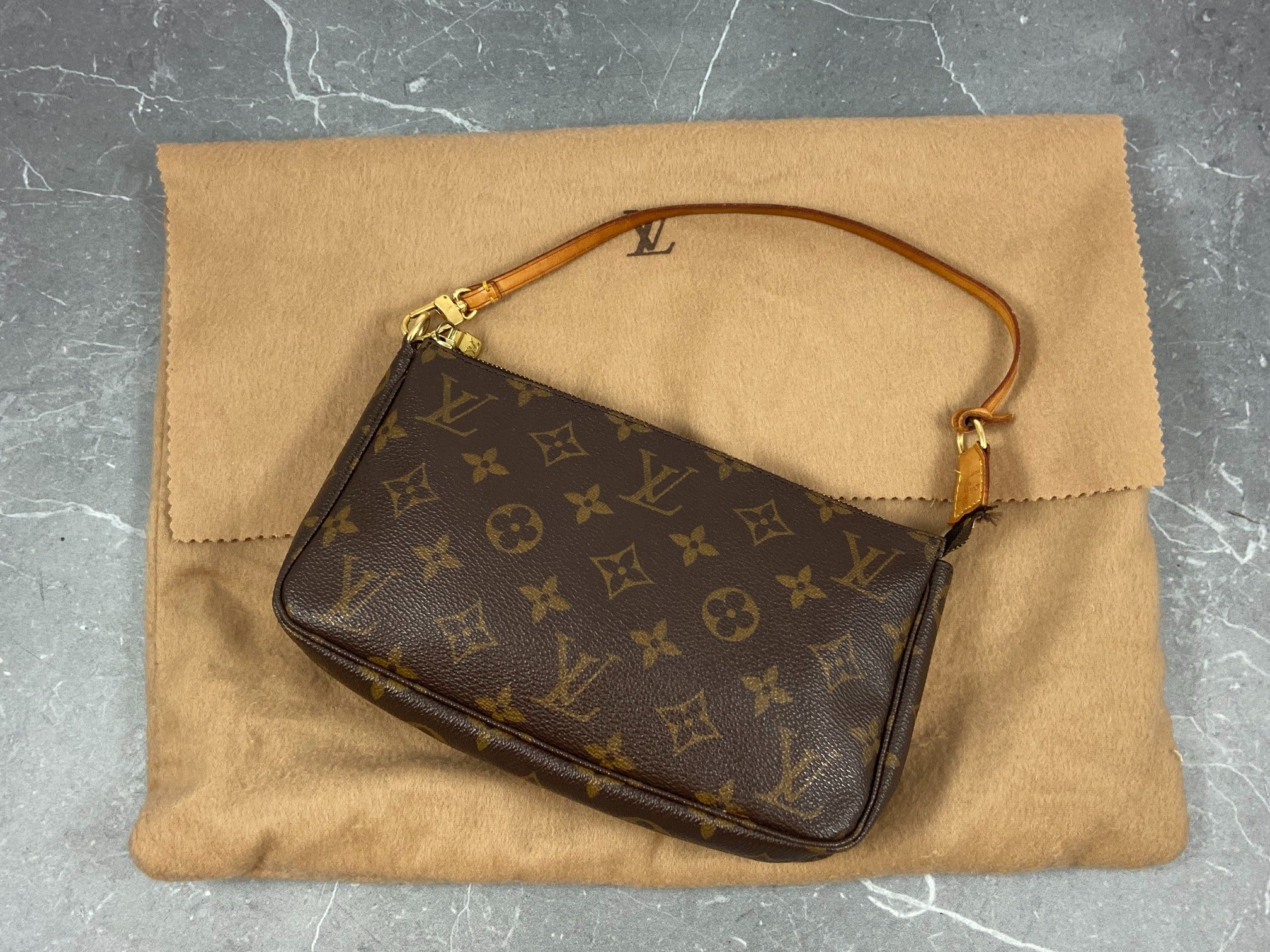 Louis Vuitton Pochette Accessoires Monogram Canvas incl. Dustbag