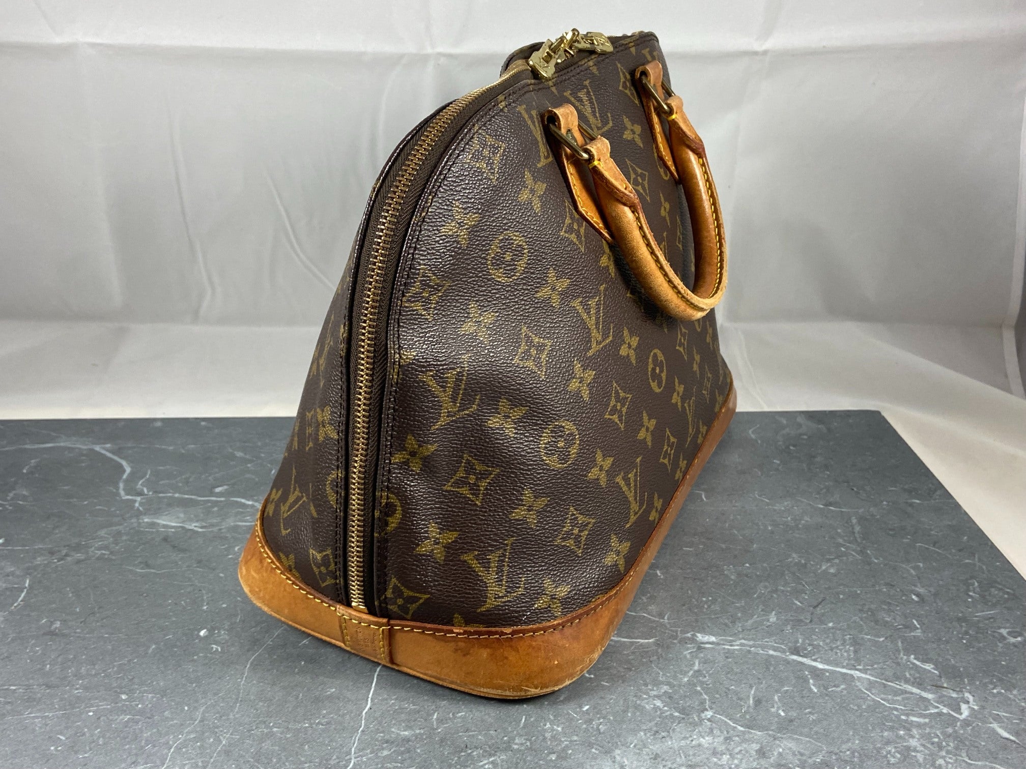 Louis Vuitton Alma MM Monogram Canvas