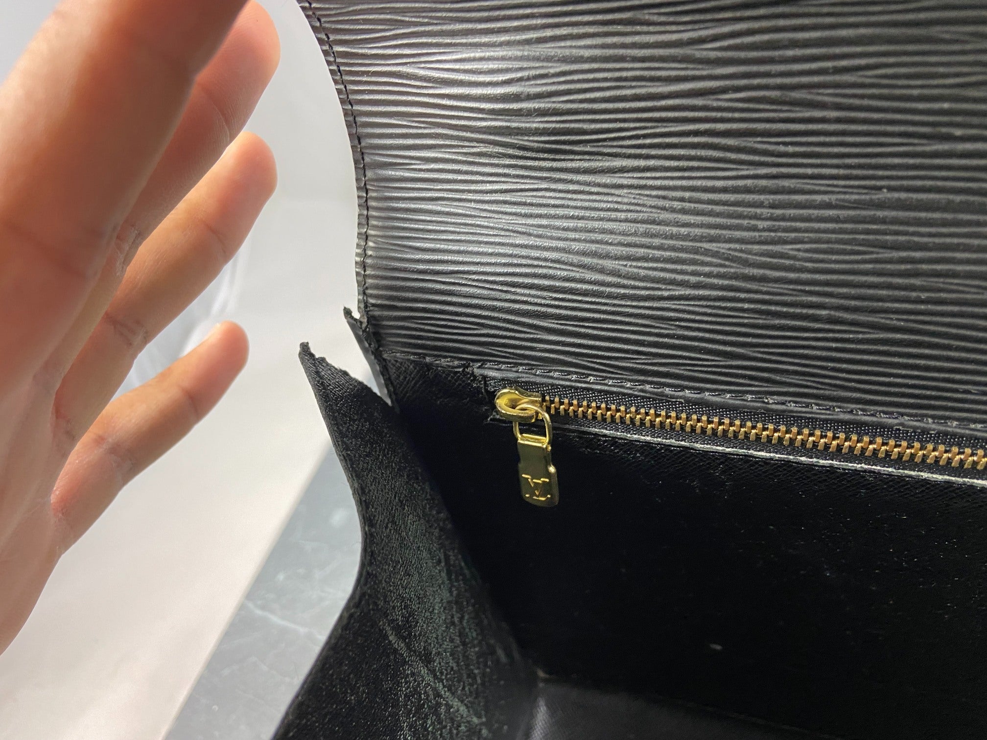 Louis Vuitton Monceau 28 Black Epi Leather