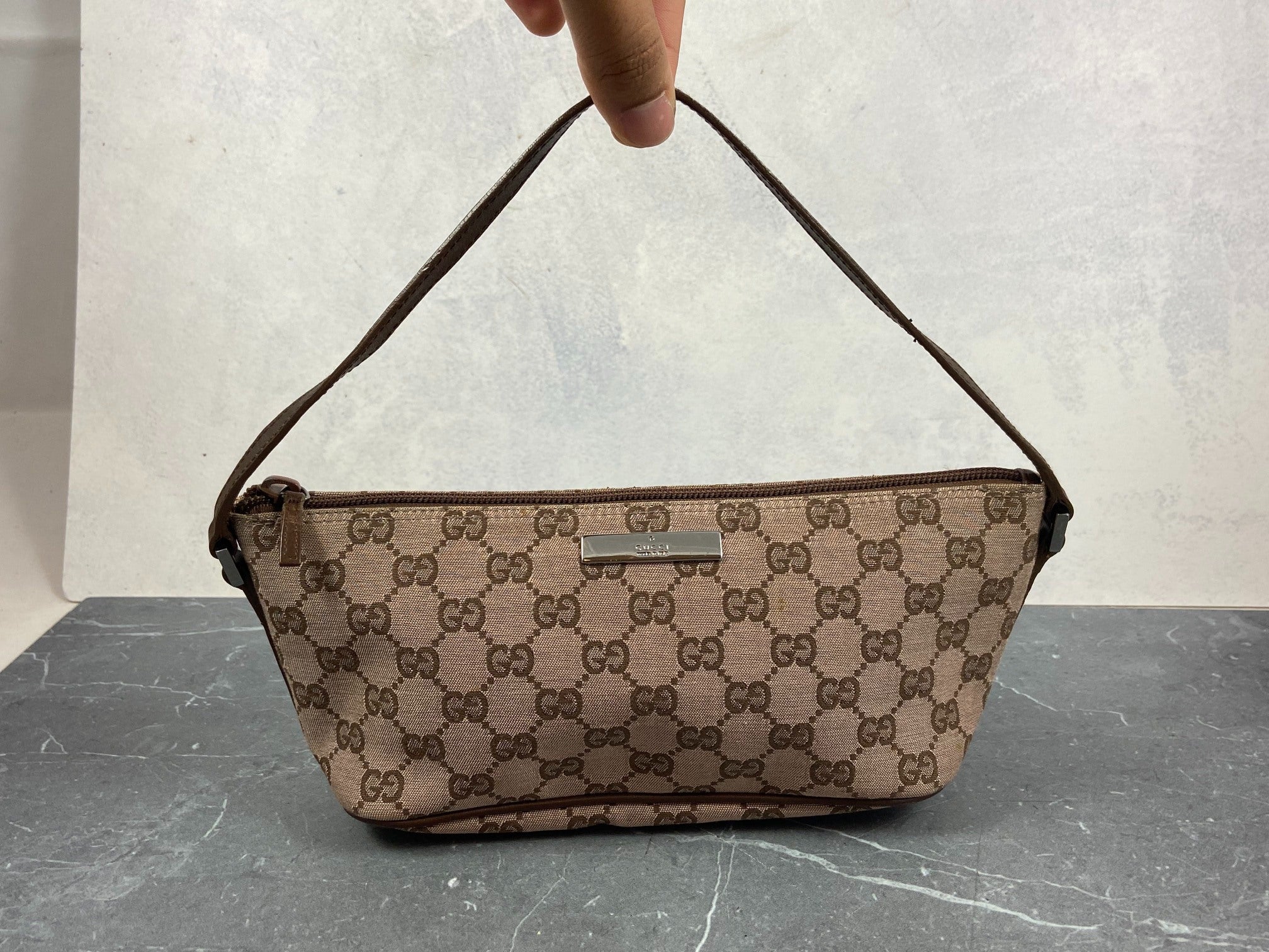 Gucci Banana Boat Accessory Pouch Beige GG Monogram