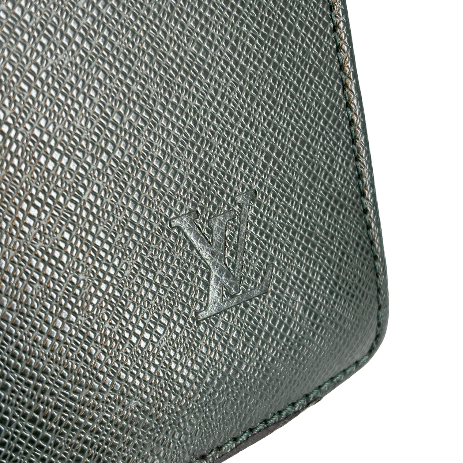 Louis Vuitton Porte Documents Rozan Epicea Green Taiga Leather