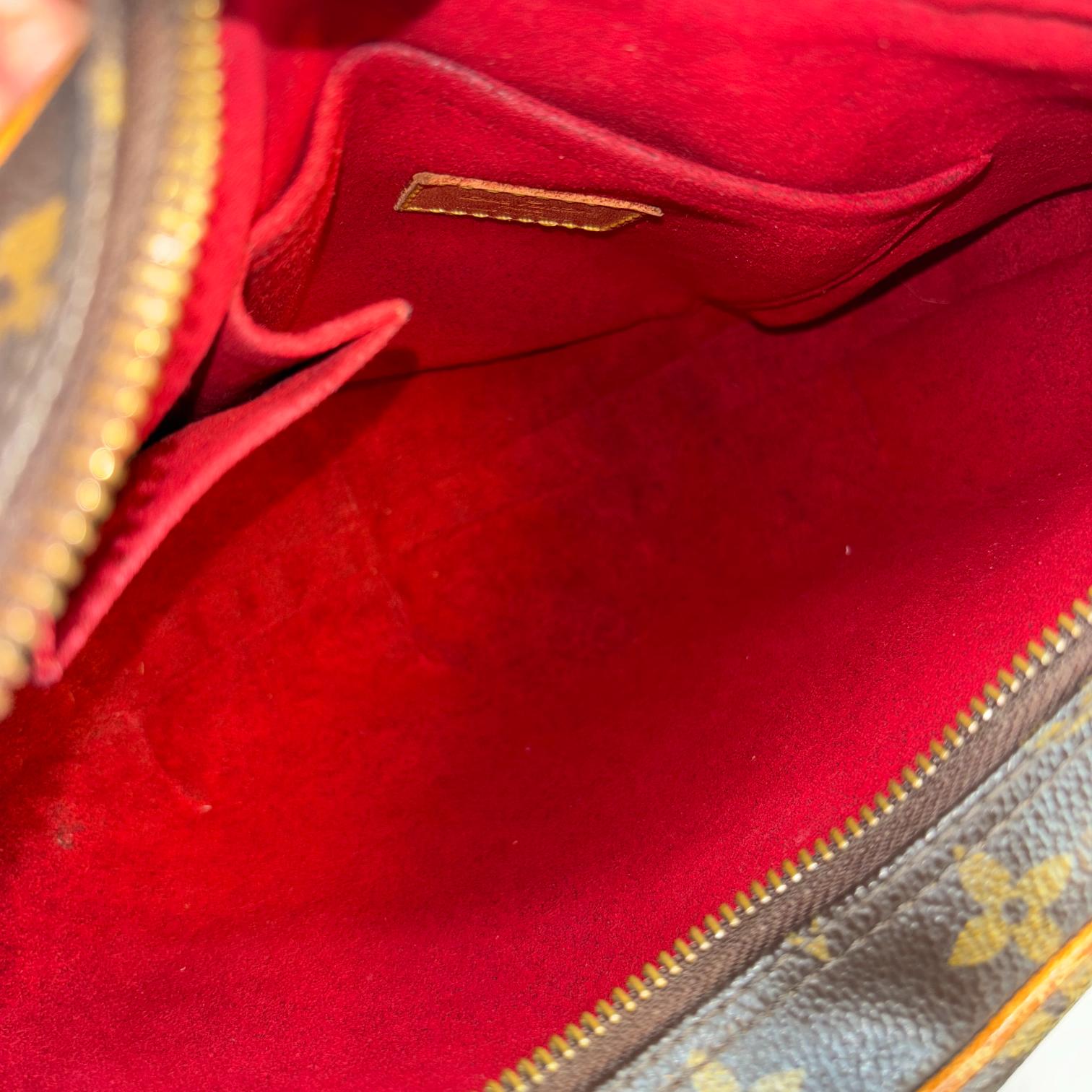 Louis Vuitton Croissant MM Hobo Bag Monogram Canvas