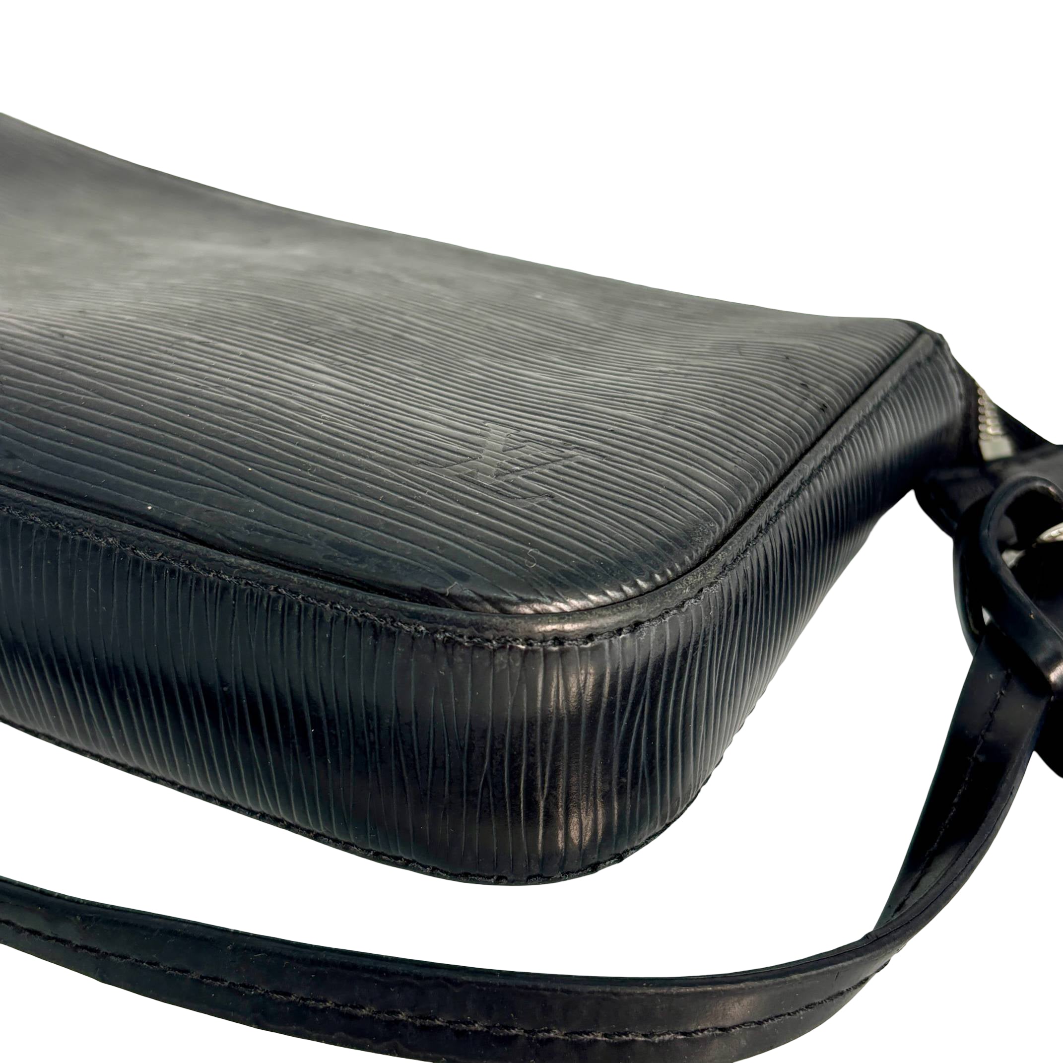 Louis Vuitton Pochette Accessoires Black Epi Leather