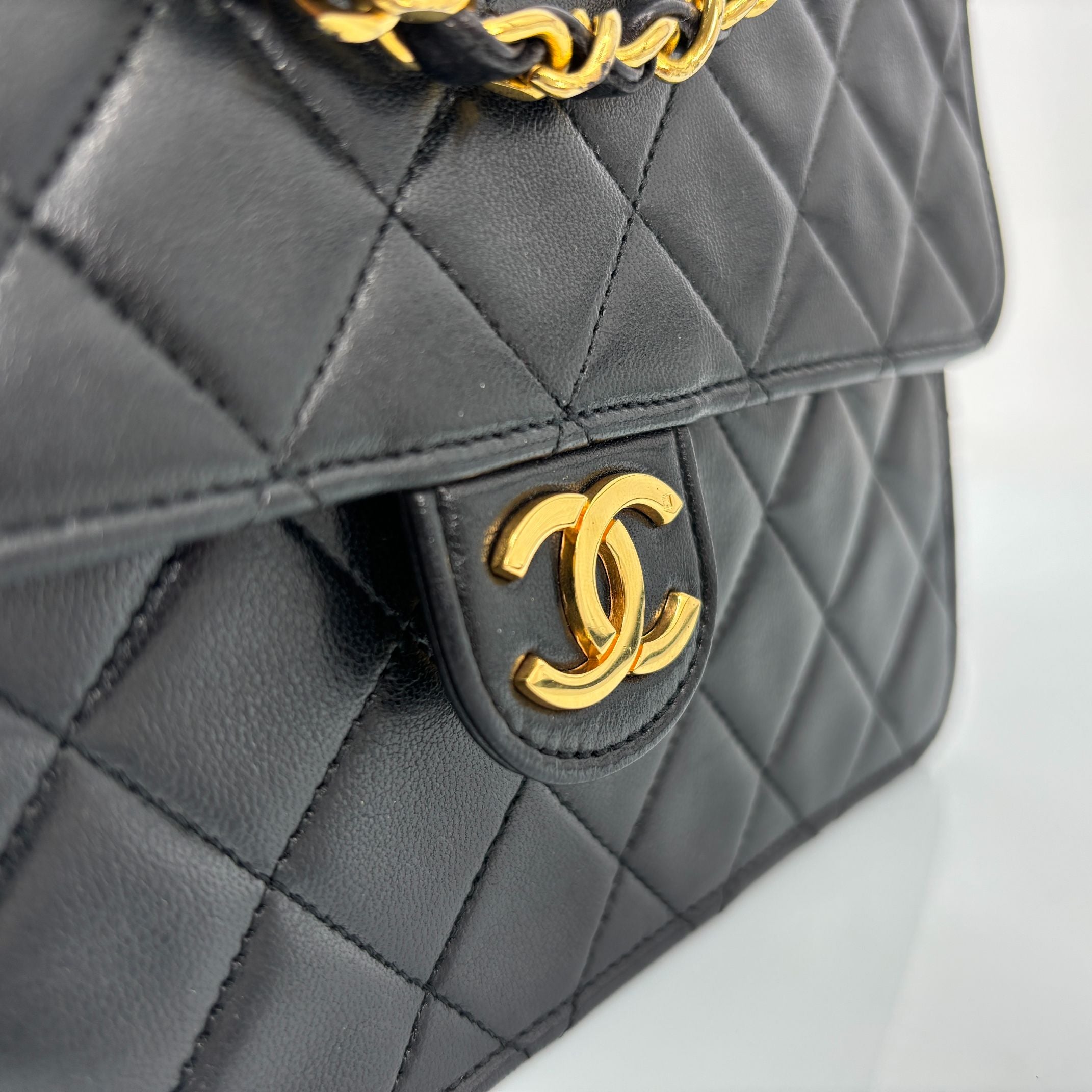 Chanel Single Flap Bag Push-Lock Black Matelassé Leather incl. Dustbag