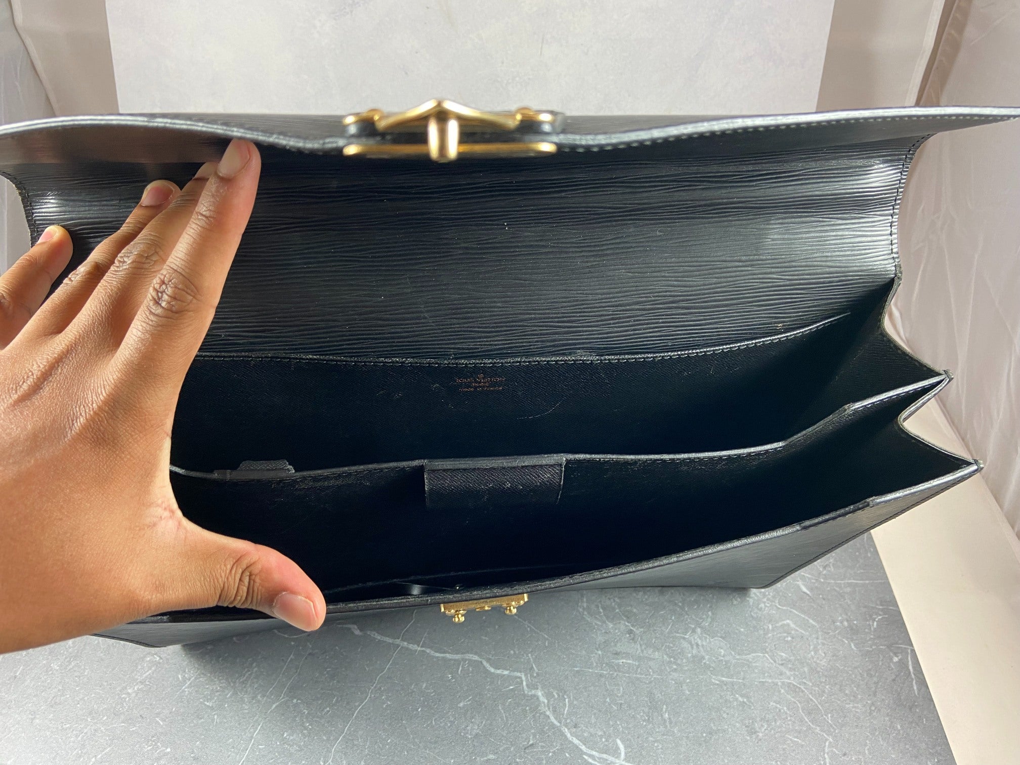 Louis Vuitton Porte Documents Conseiller Black Epi Leather