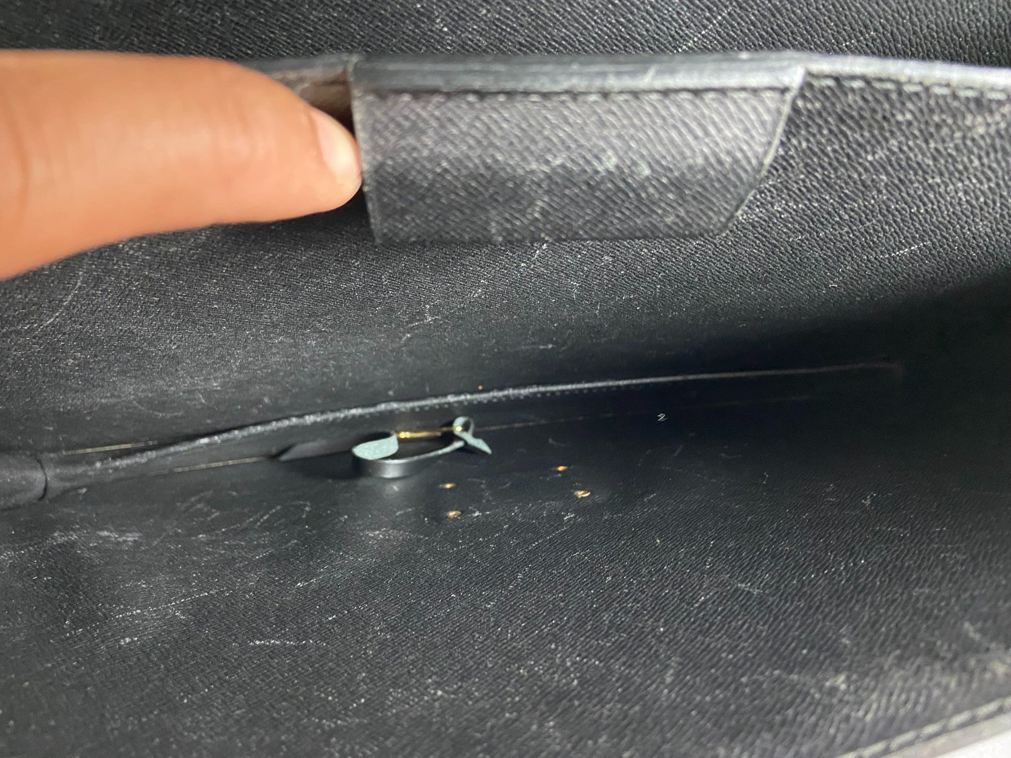 Louis Vuitton Porte Documents Conseiller Black Epi Leather