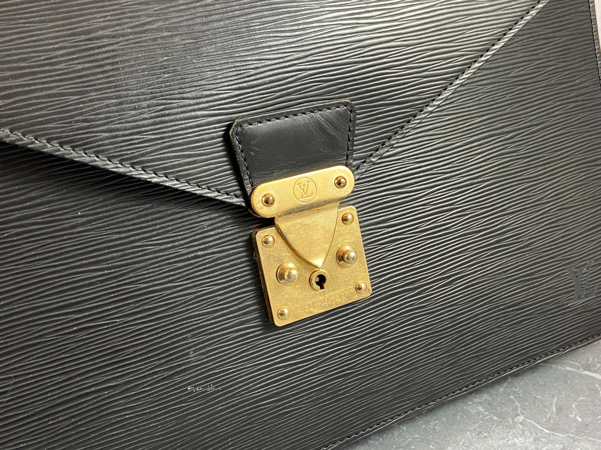 Louis Vuitton Porte Documents Conseiller Black Epi Leather