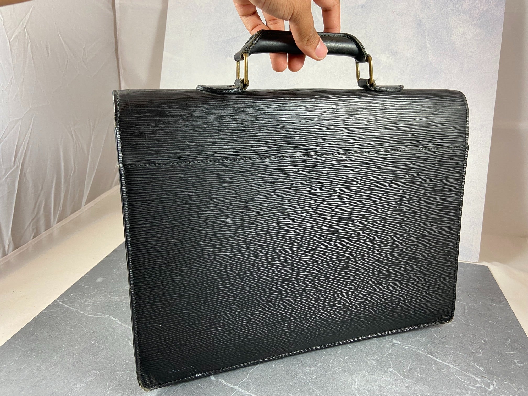 Louis Vuitton Porte Documents Conseiller Black Epi Leather