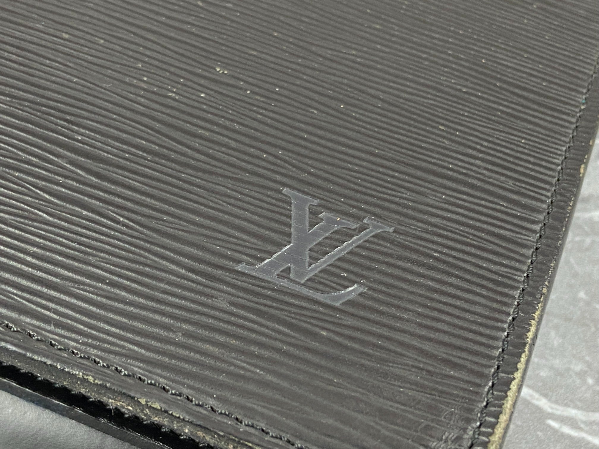 Louis Vuitton Porte Documents Conseiller Black Epi Leather