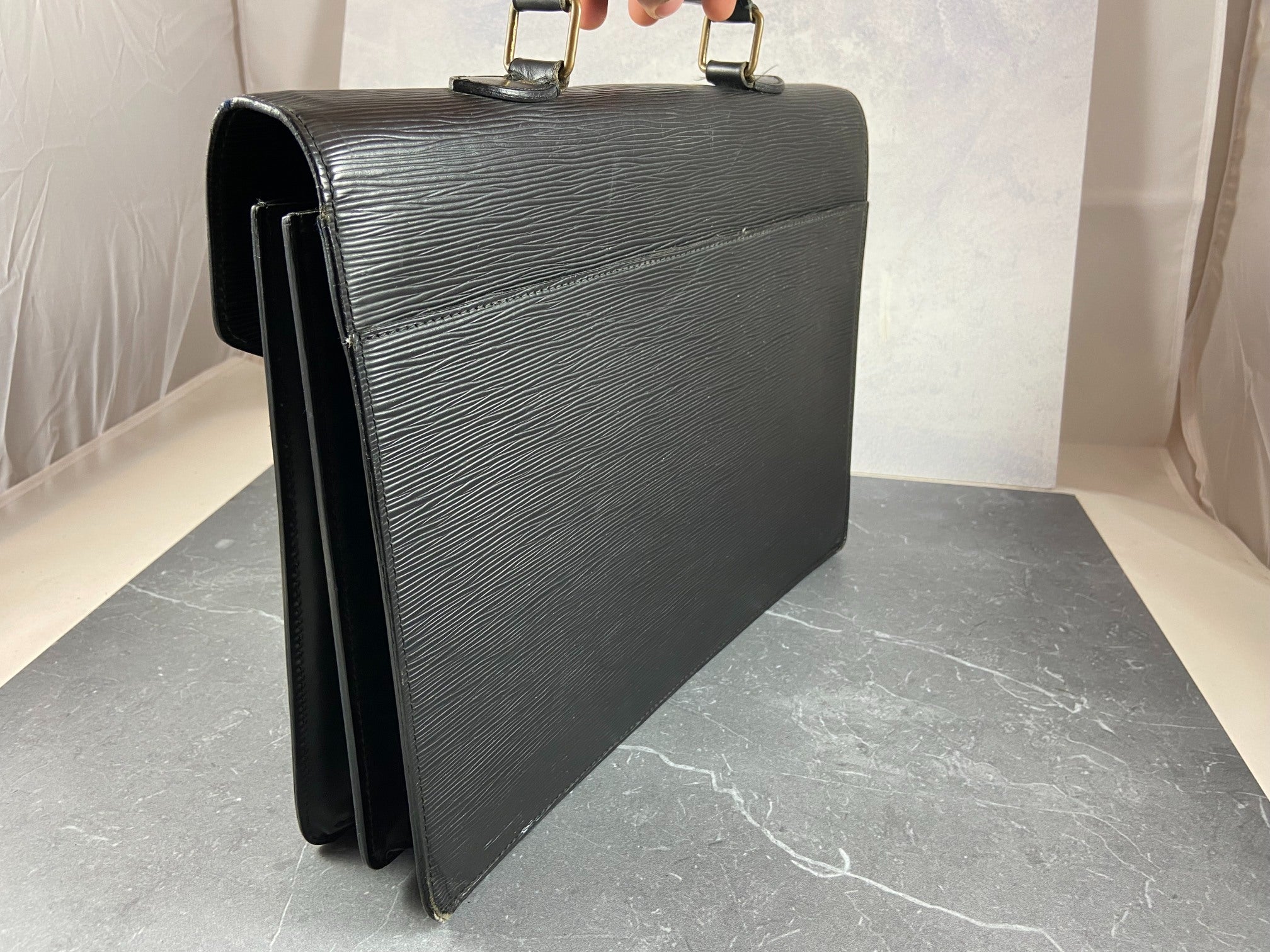 Louis Vuitton Porte Documents Conseiller Black Epi Leather