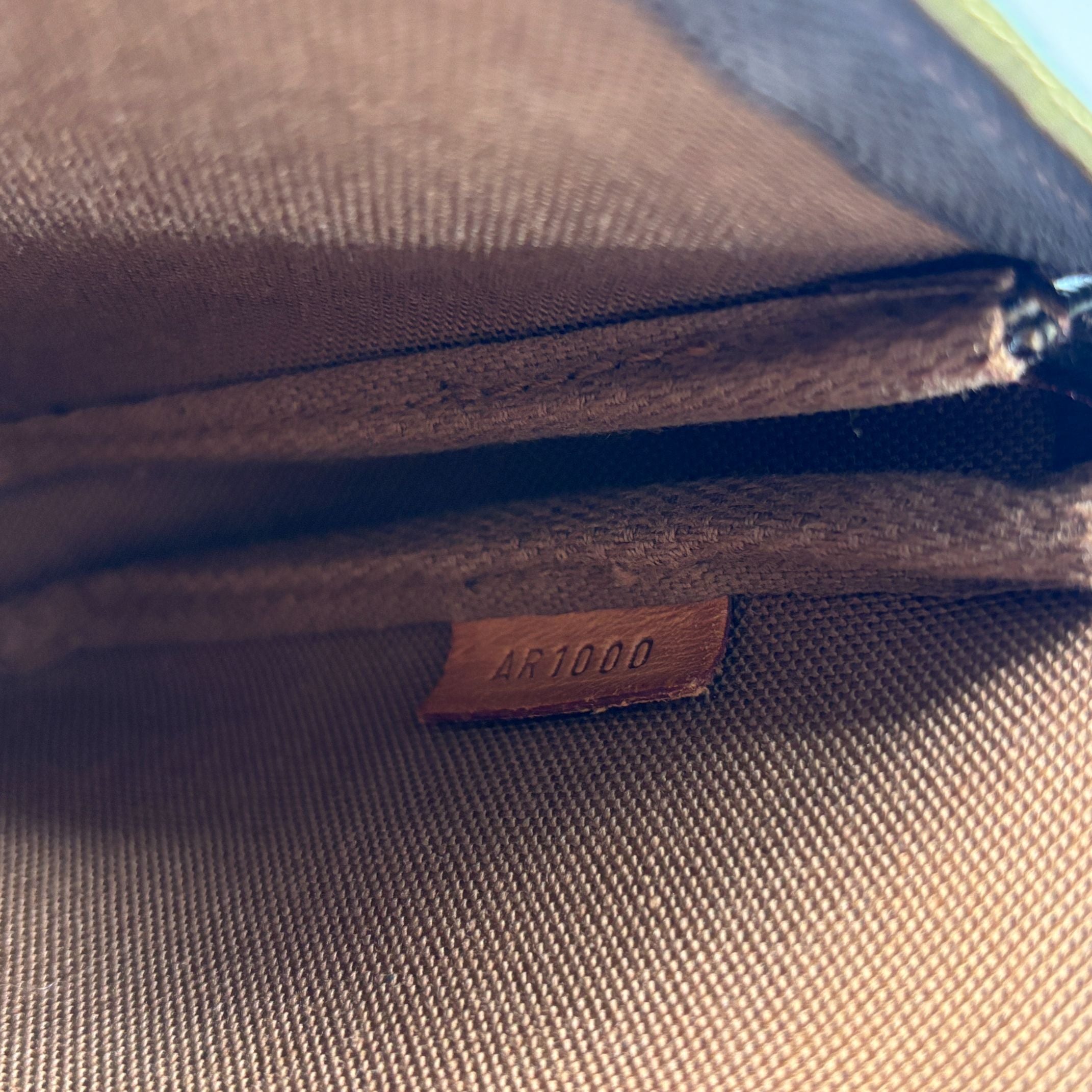 Louis Vuitton Pochette Accessoires Monogram Canvas incl. Dustbag