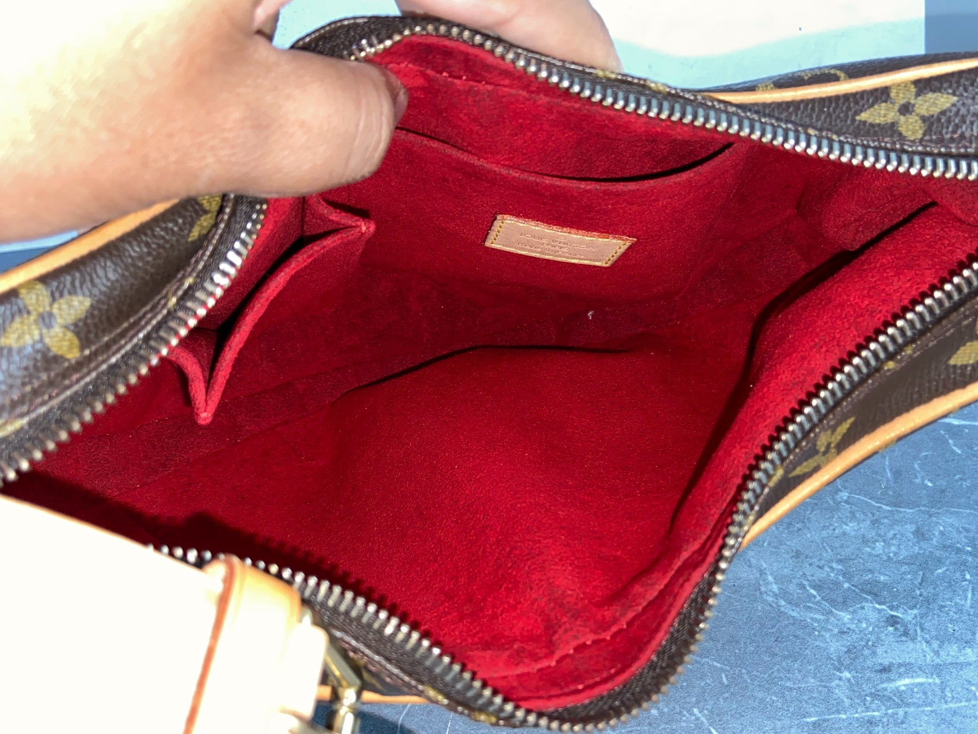 Louis Vuitton Croissant MM Hobo Bag Monogram Canvas