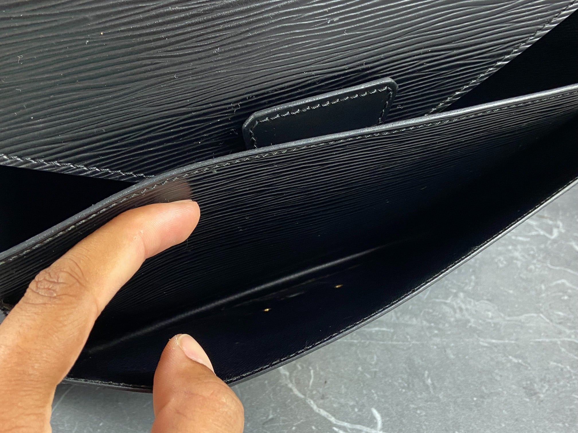 Louis Vuitton Monceau 28 Black Epi Leather