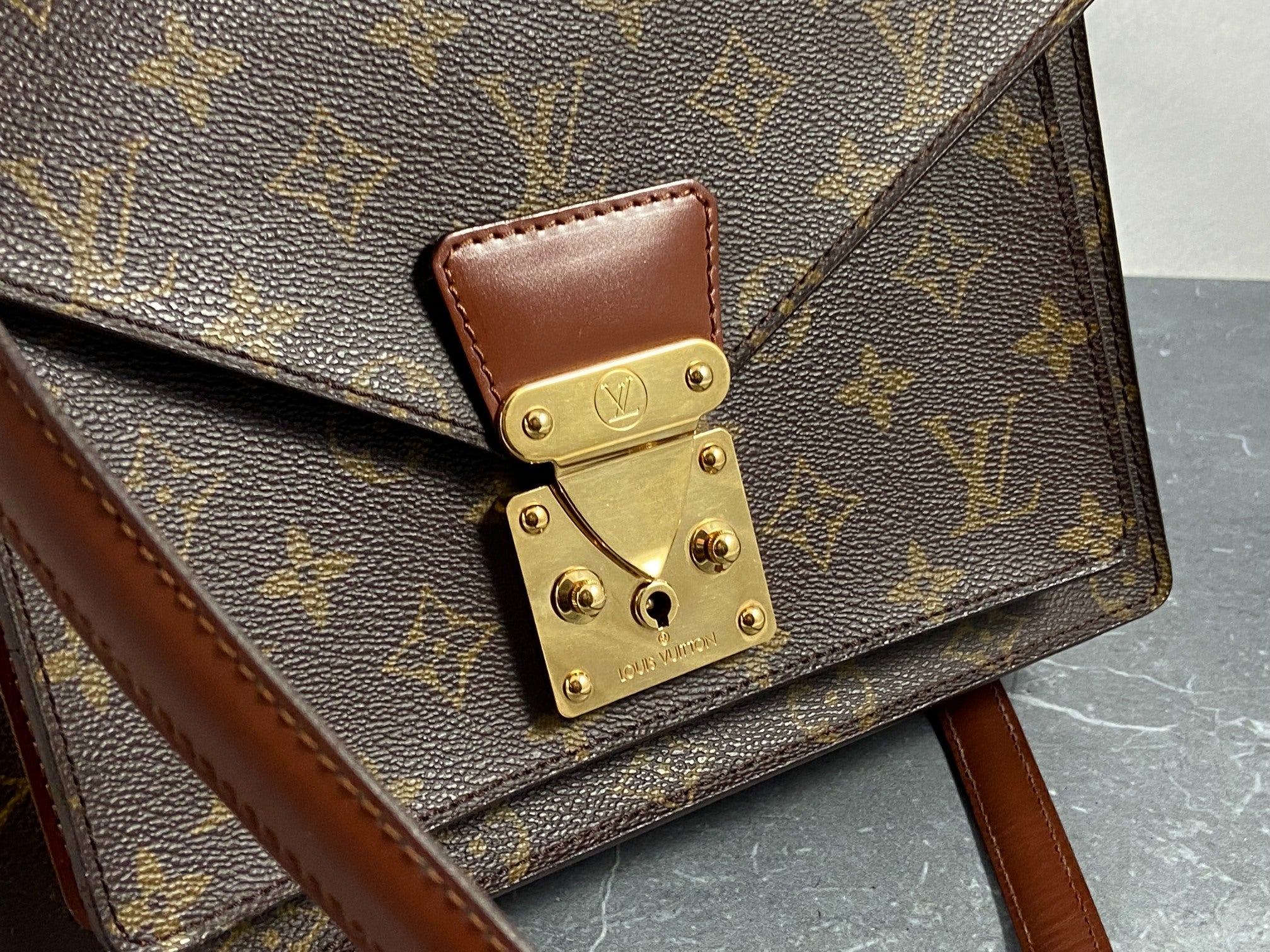 Louis Vuitton Monceau 26 Monogram Canvas