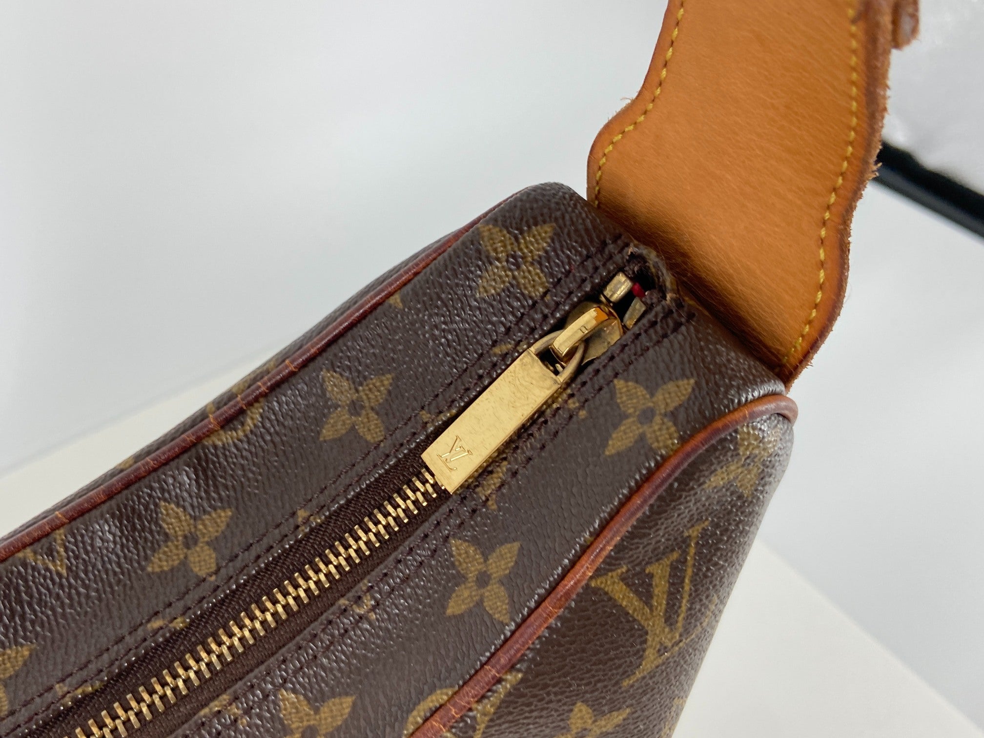 Louis Vuitton Croissant GM Hobo Bag Monogram Canvas