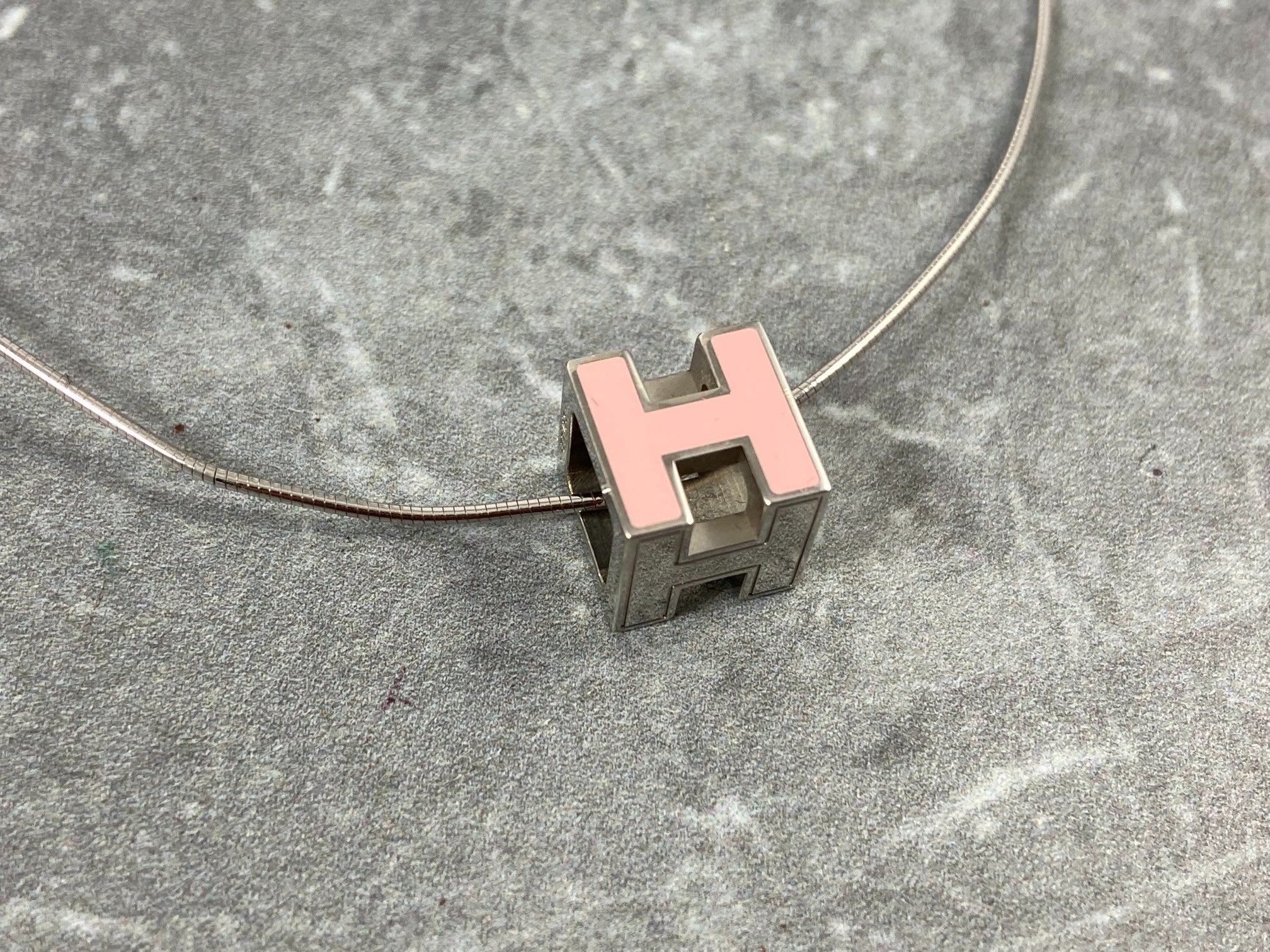 Hermès Cage d'H Necklace Silver / Pink incl. Box