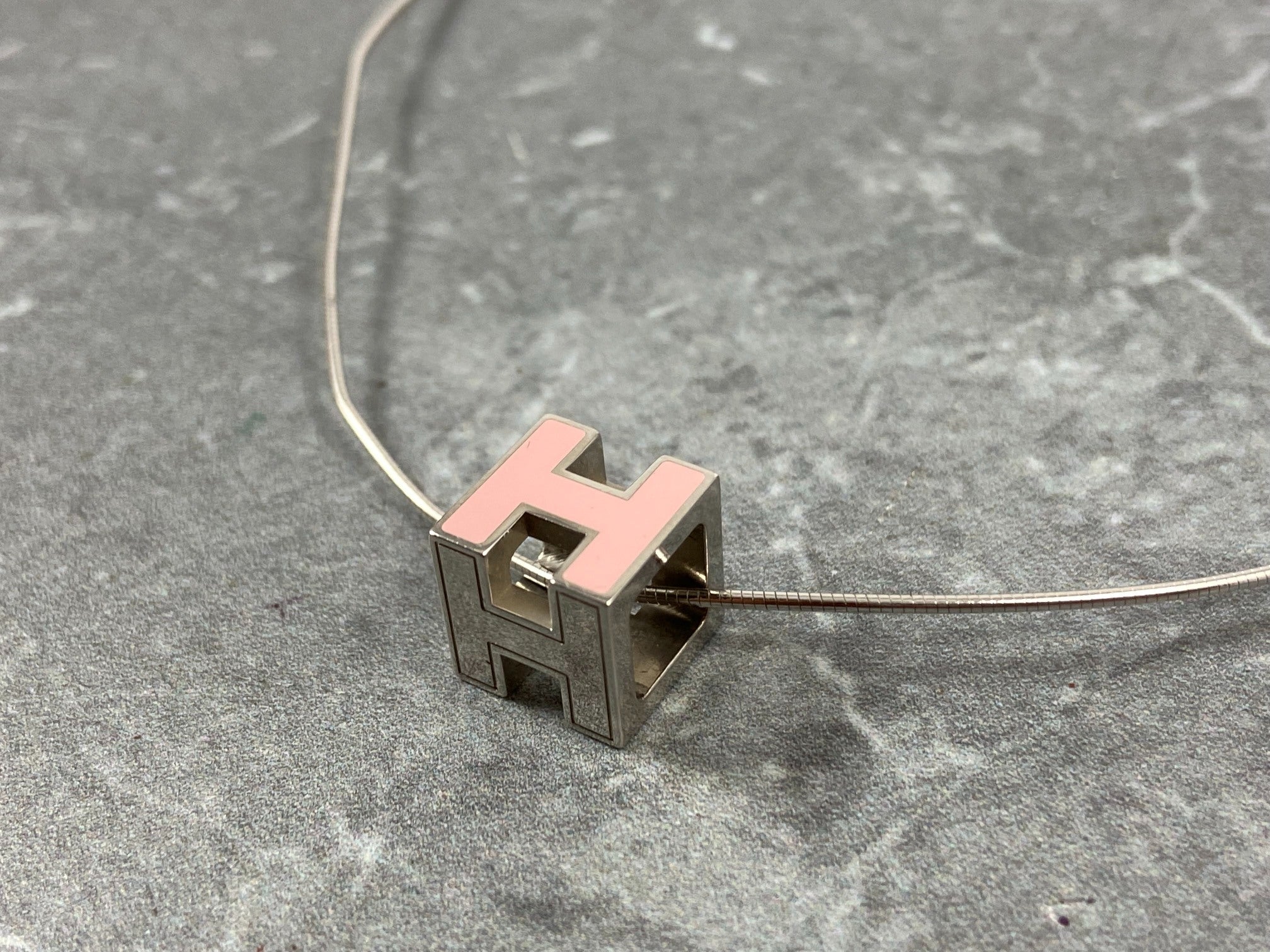 Hermès Cage d'H Necklace Silver / Pink incl. Box