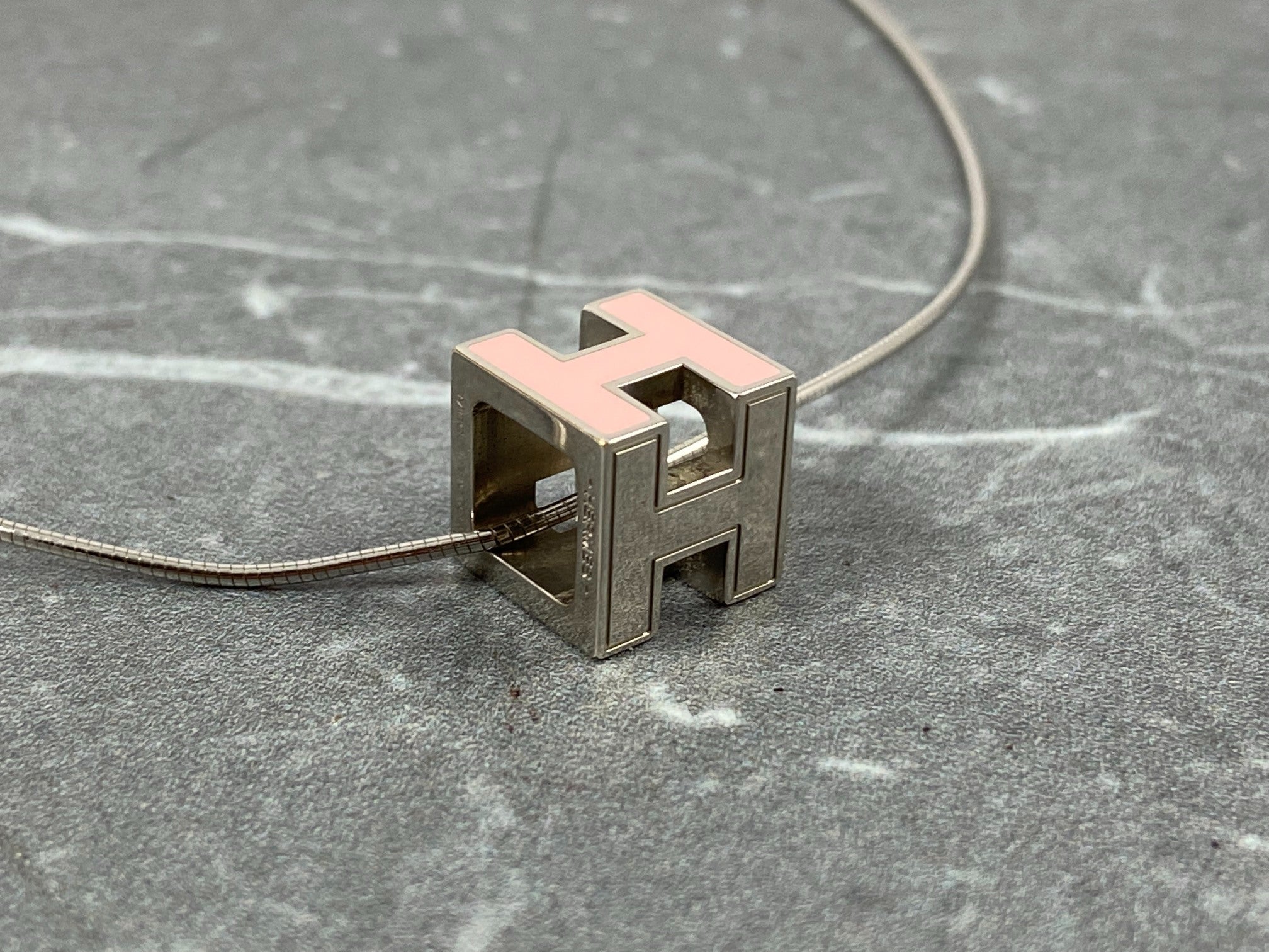 Hermès Cage d'H Necklace Silver / Pink incl. Box