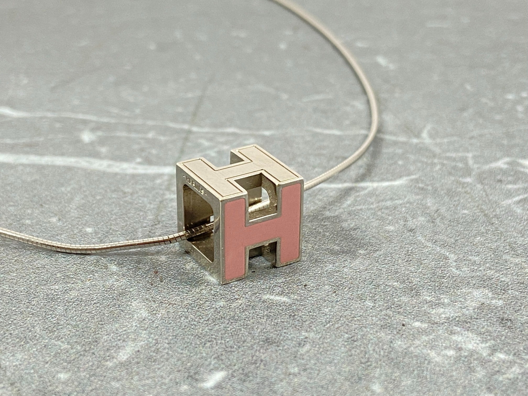 Hermès Cage d'H Necklace Silver / Pink incl. Box