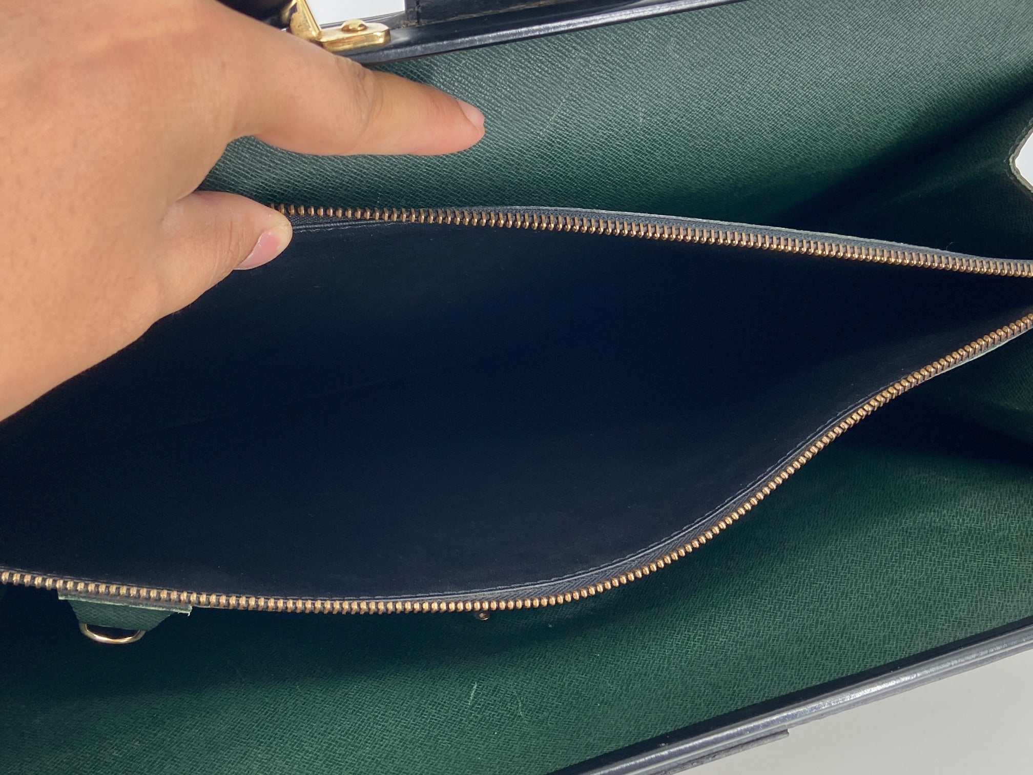 Louis Vuitton Porte Documents Serviette Fermoir Black Epi Leather