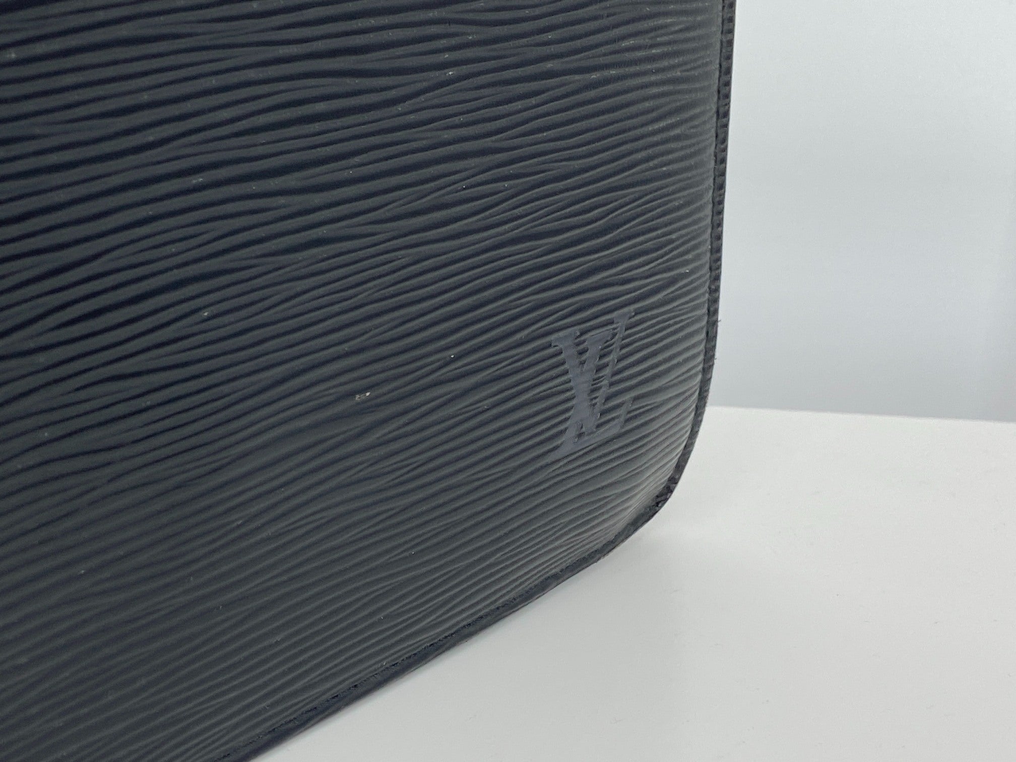 Louis Vuitton Porte Documents Serviette Fermoir Black Epi Leather