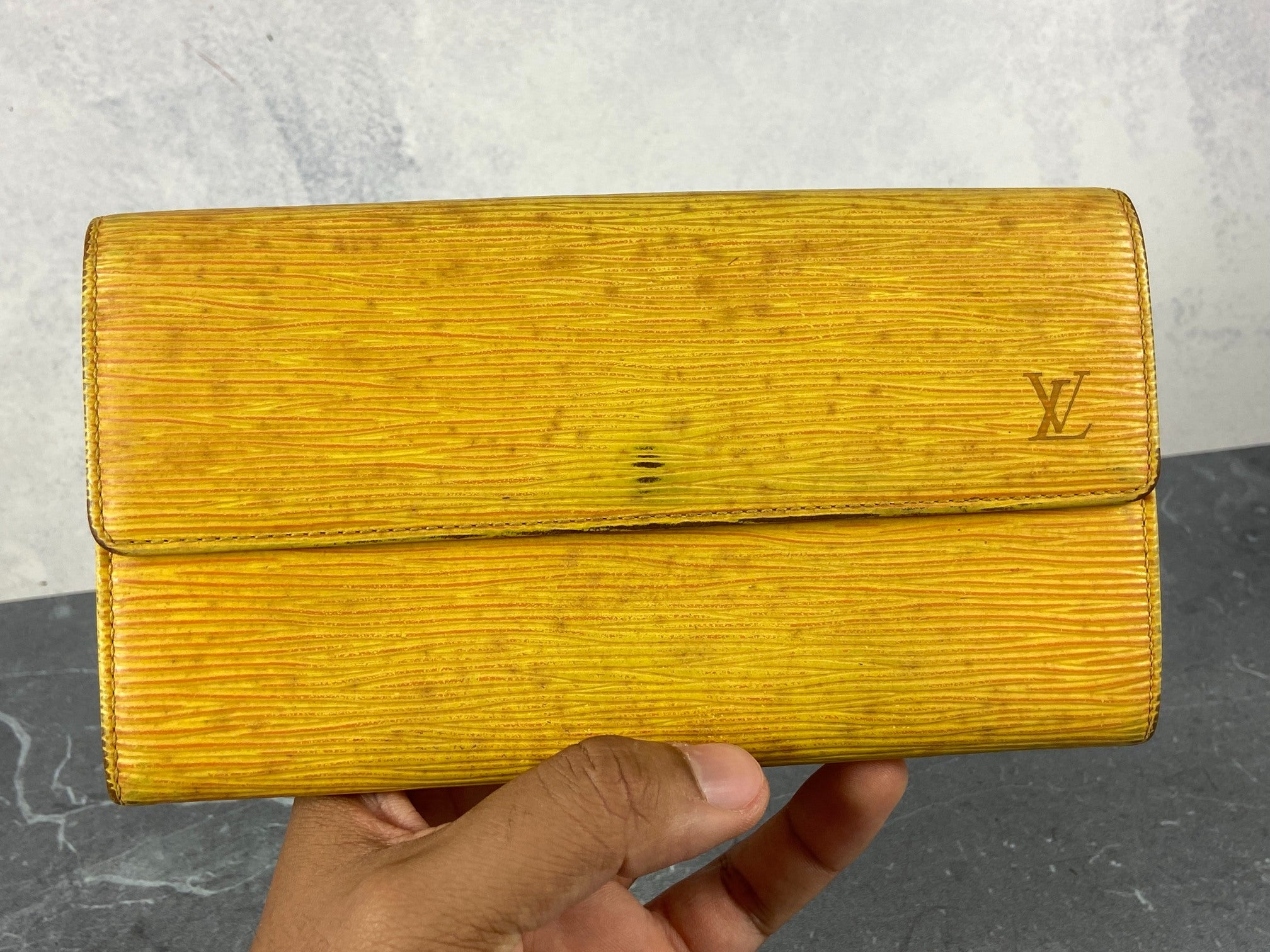 Louis Vuitton Sarah Wallet Black Epi Leather