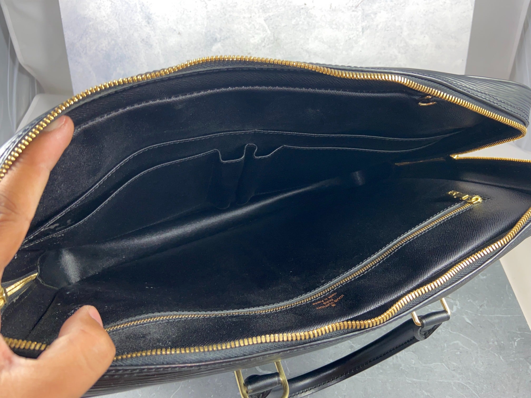 Louis Vuitton Porte Documents Voyage Black Epi Leather